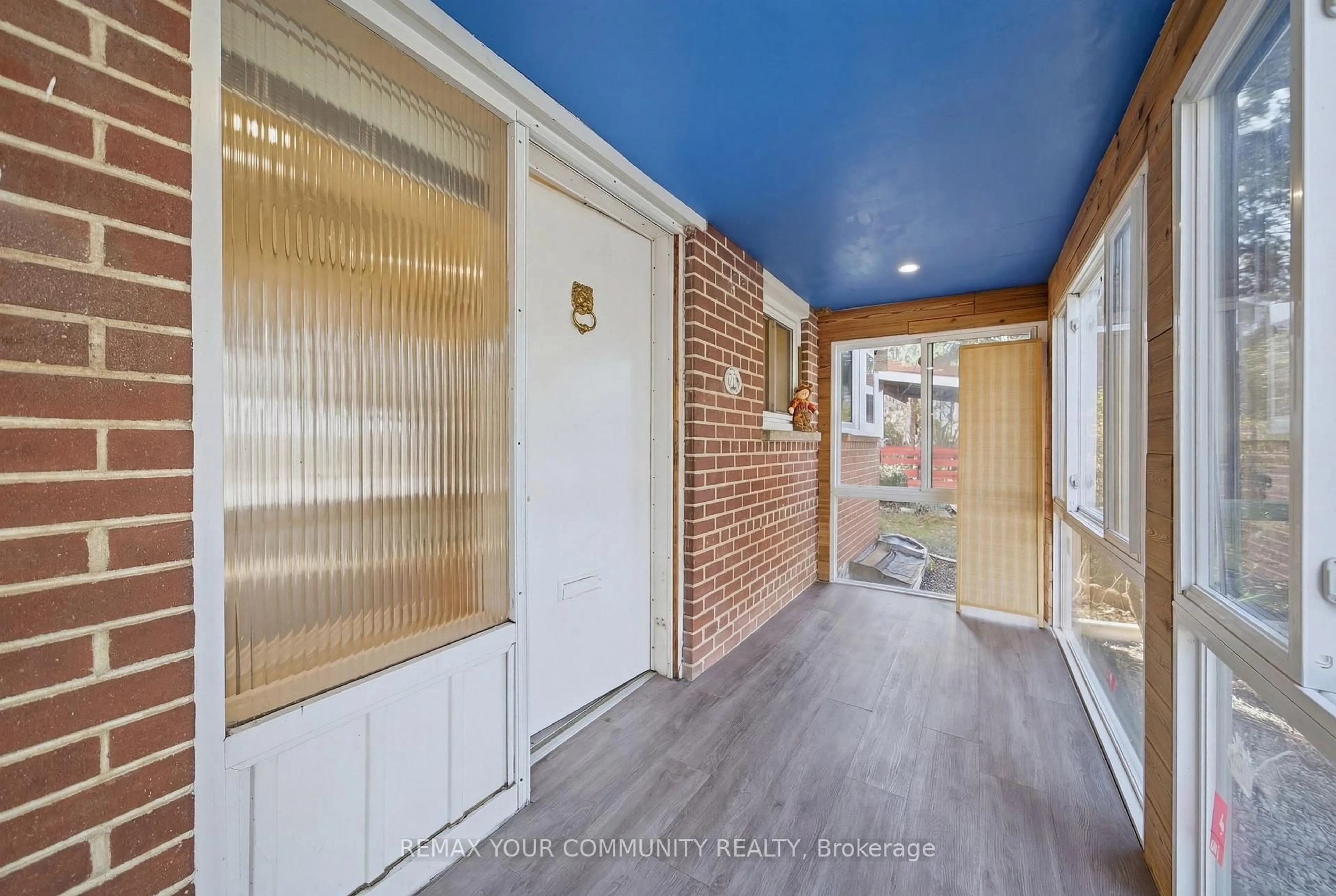 Indoor entryway for 3 Forsythia Dr, Toronto Ontario M1E 1X9