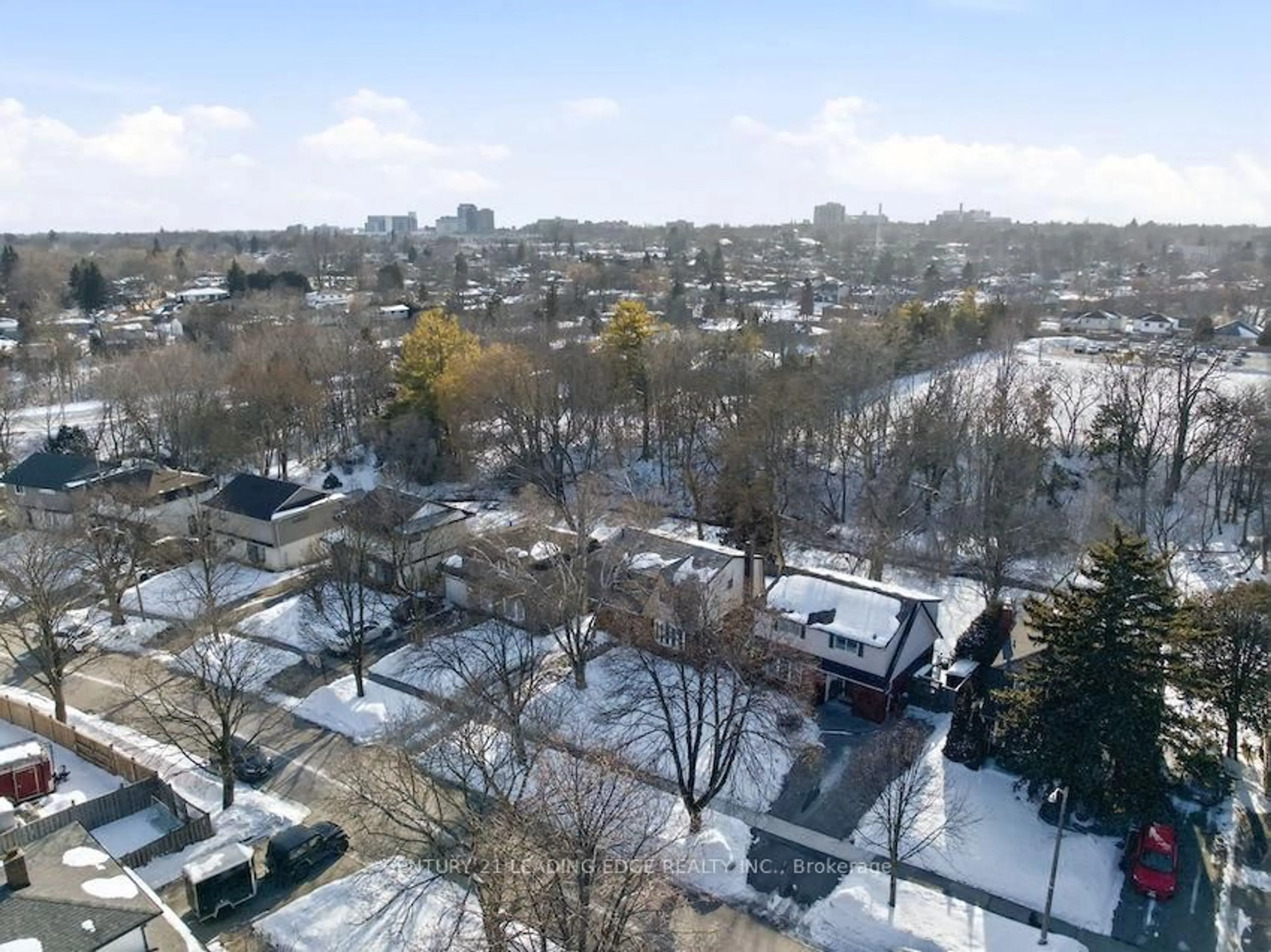 A pic from outside/outdoor area/front of a property/back of a property/a pic from drone, city buildings view from balcony for 486 Crestwood Dr, Oshawa Ontario L1G 2R5