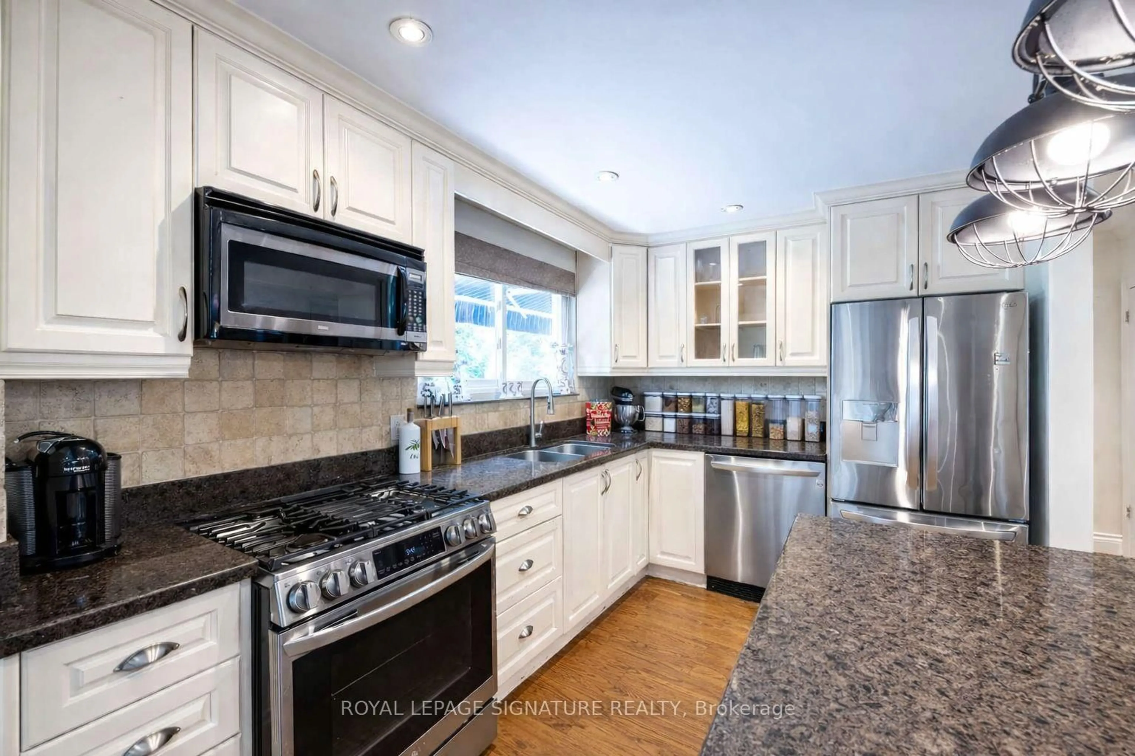 Open concept kitchen, ceramic/tile floor for 105 Catalina Dr, Toronto Ontario M1M 1K7