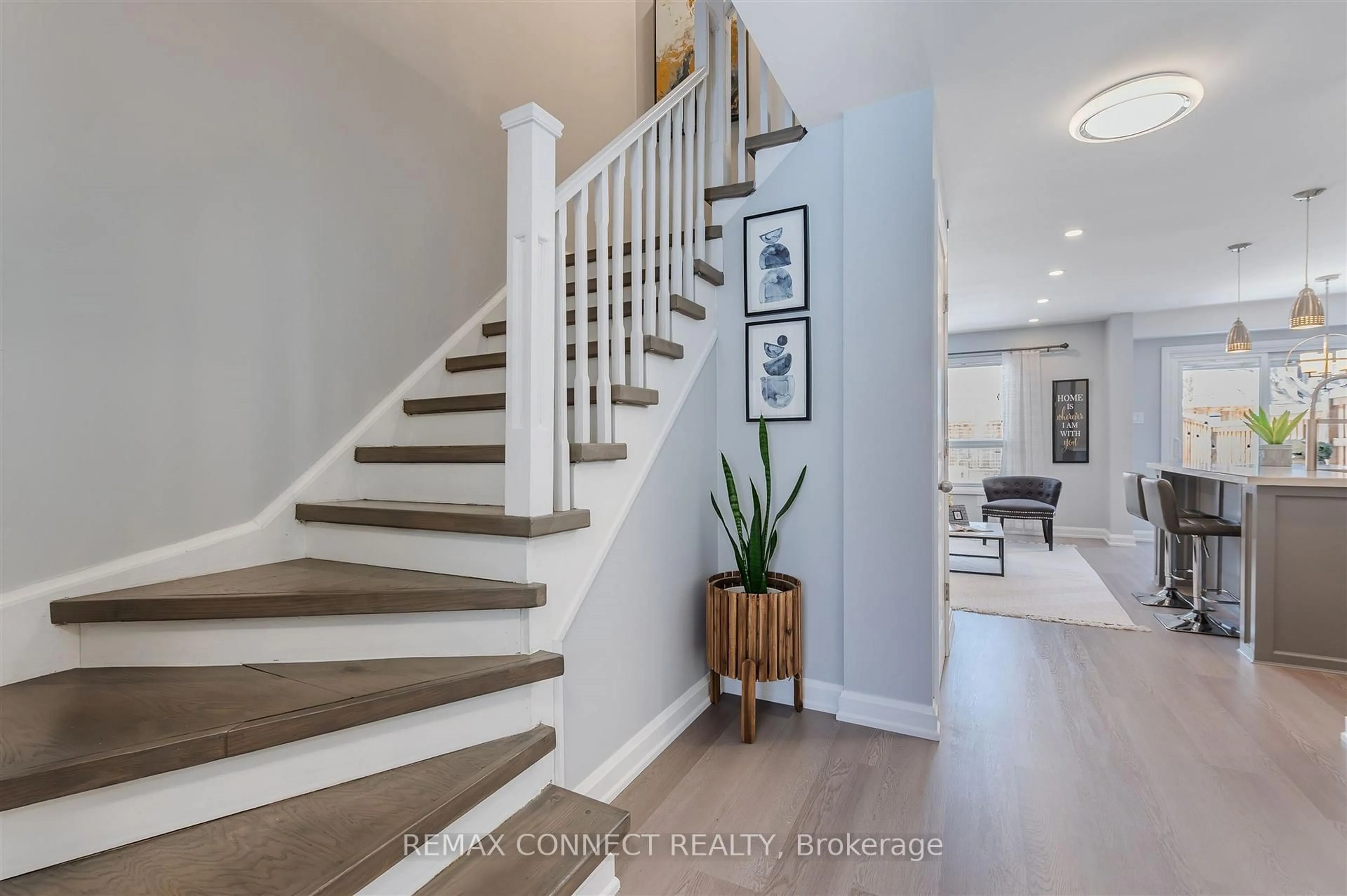 Indoor entryway for 13 Murphy Lane #13, Ajax Ontario L1T 3X2