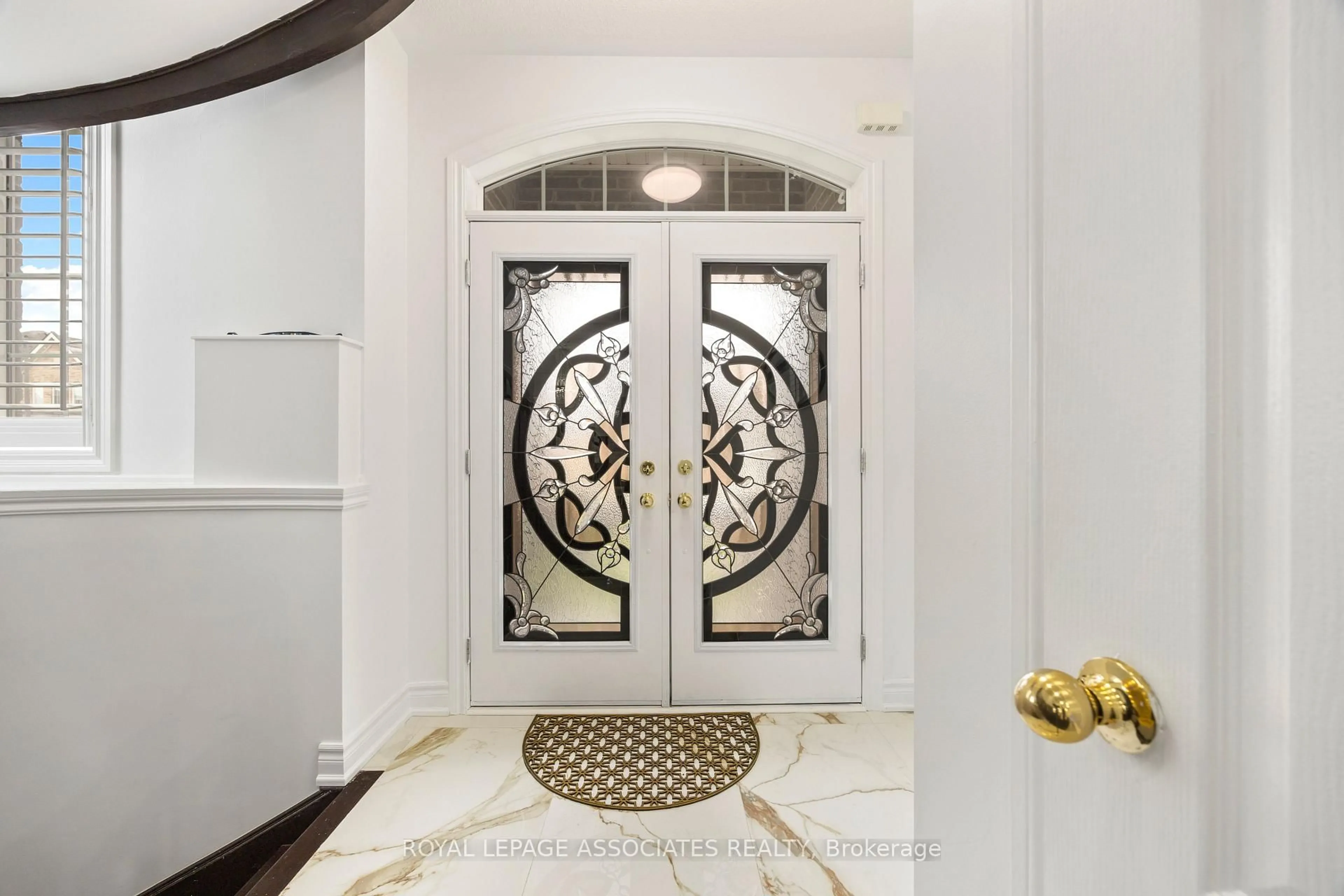 Indoor entryway for 1 Morningstar Ave, Whitby Ontario L1R 0P2