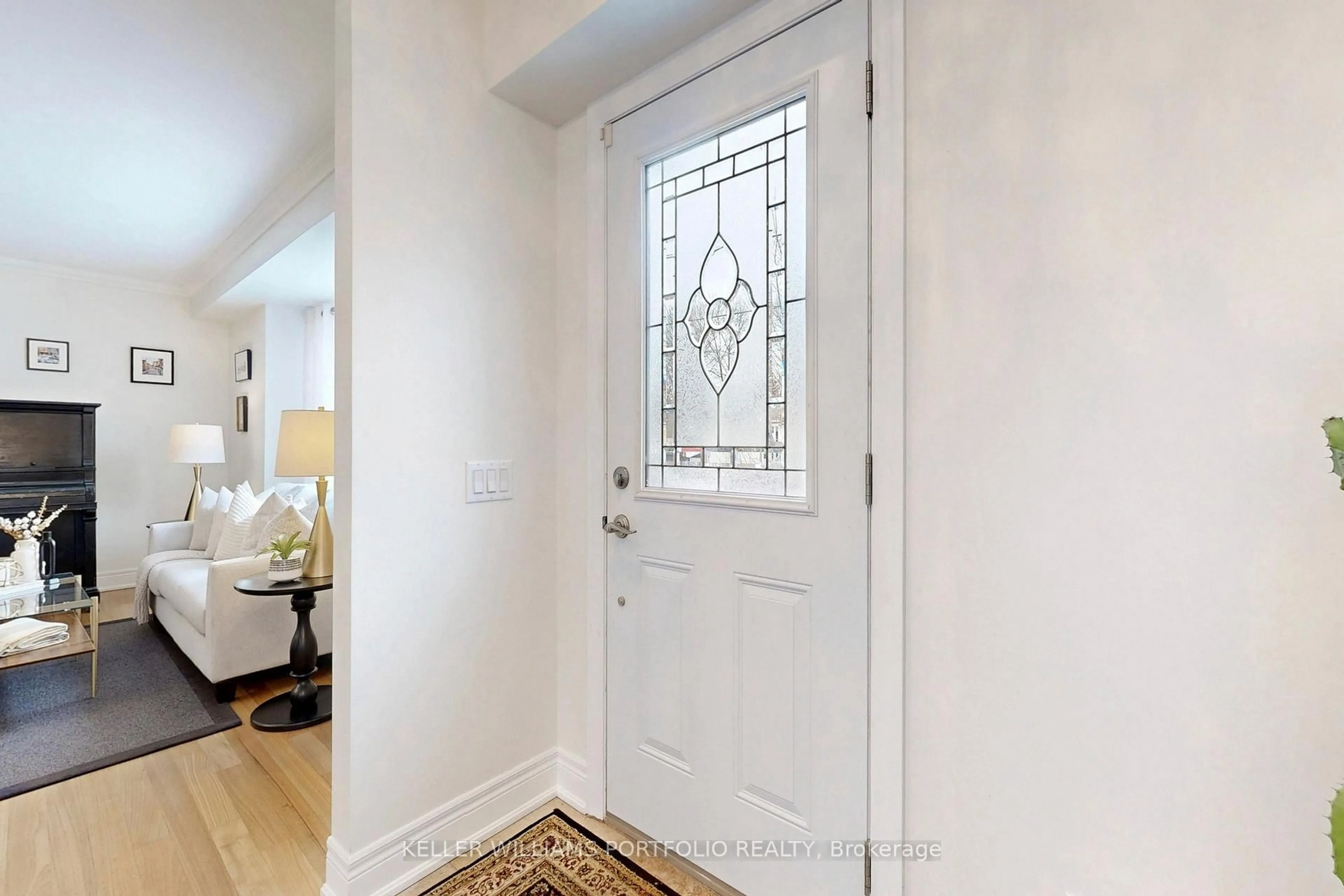 Indoor entryway for 49 Dolphin Dr, Toronto Ontario M1L 1N5