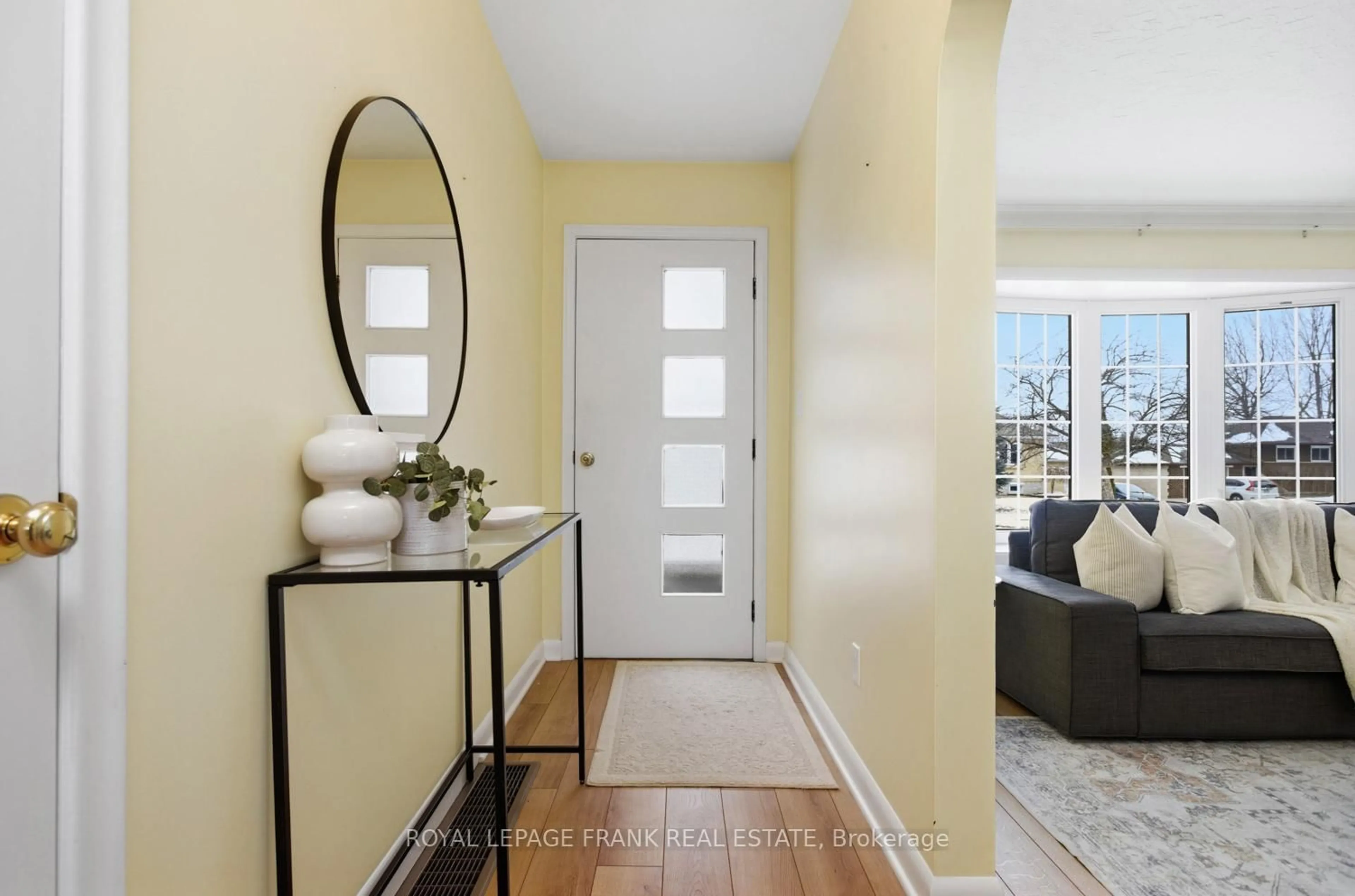 Indoor entryway for 447 Ridgeway Ave, Oshawa Ontario L1J 2V8