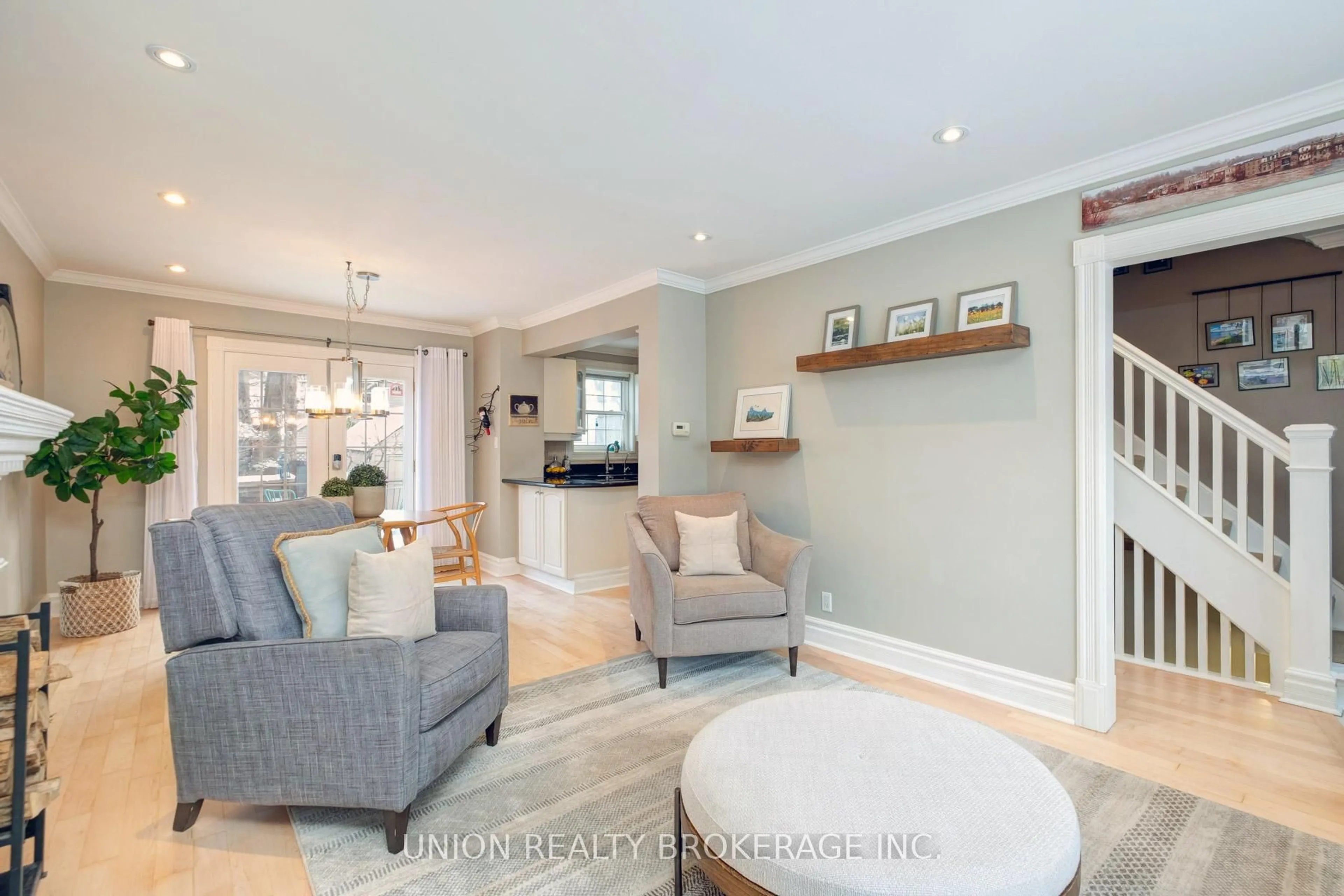 Living room with furniture, unknown for 129 Warden Ave, Toronto Ontario M1N 2Z5