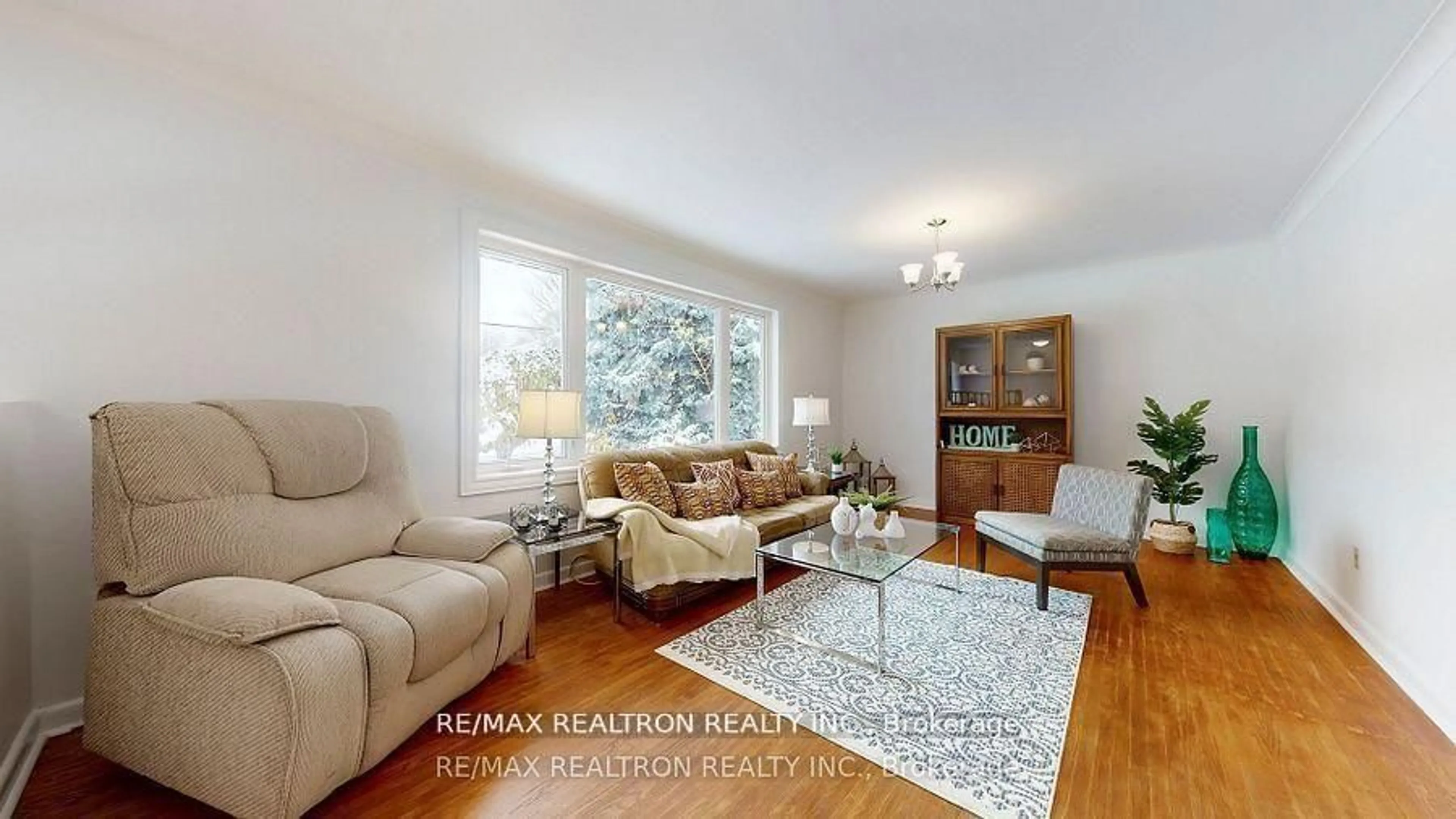 Living room with furniture, wood/laminate floor for 69 Mossbank Dr, Toronto Ontario M1G 2C4