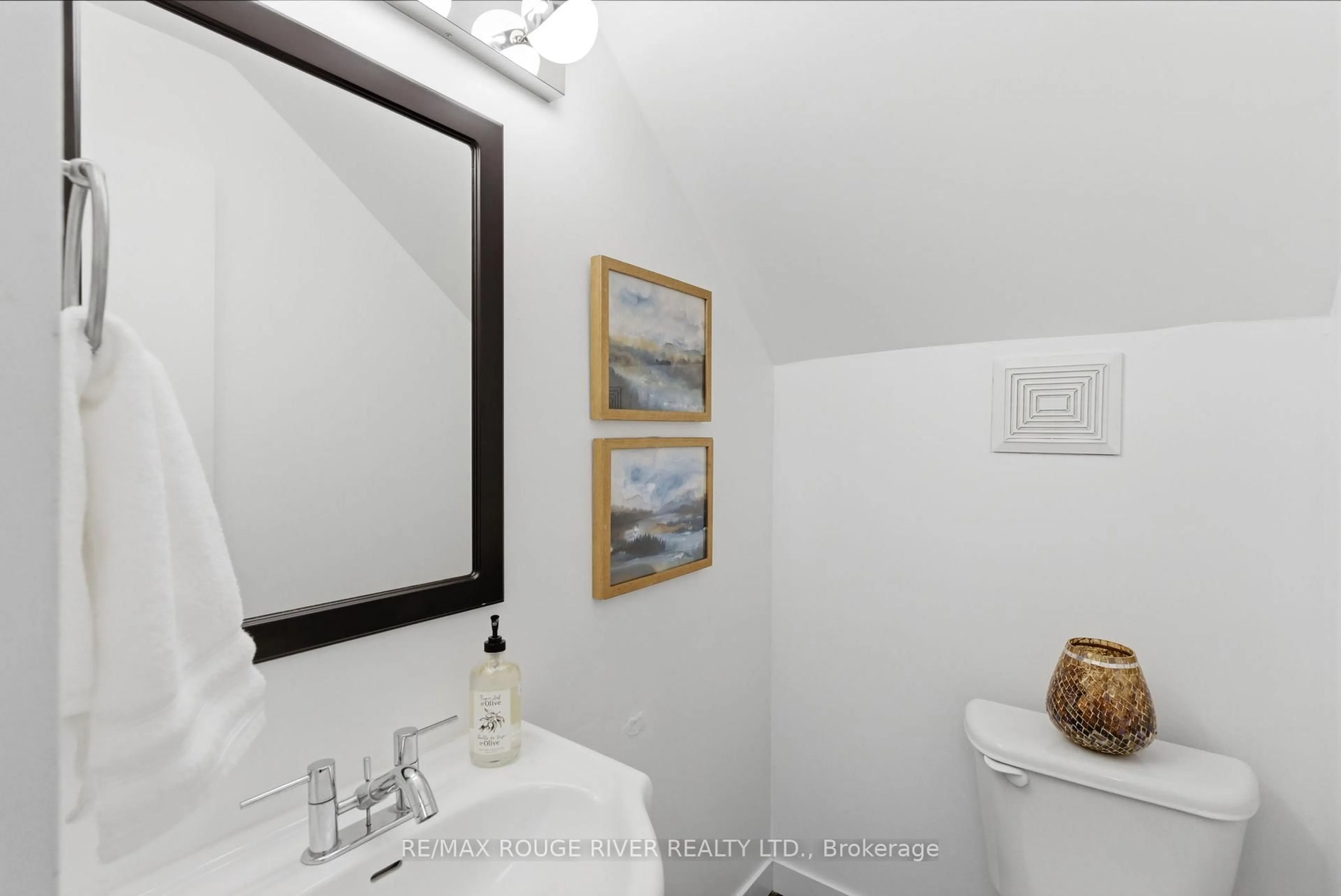 Standard bathroom, ceramic/tile floor for 580 Mary St #214, Whitby Ontario L1N 2R3