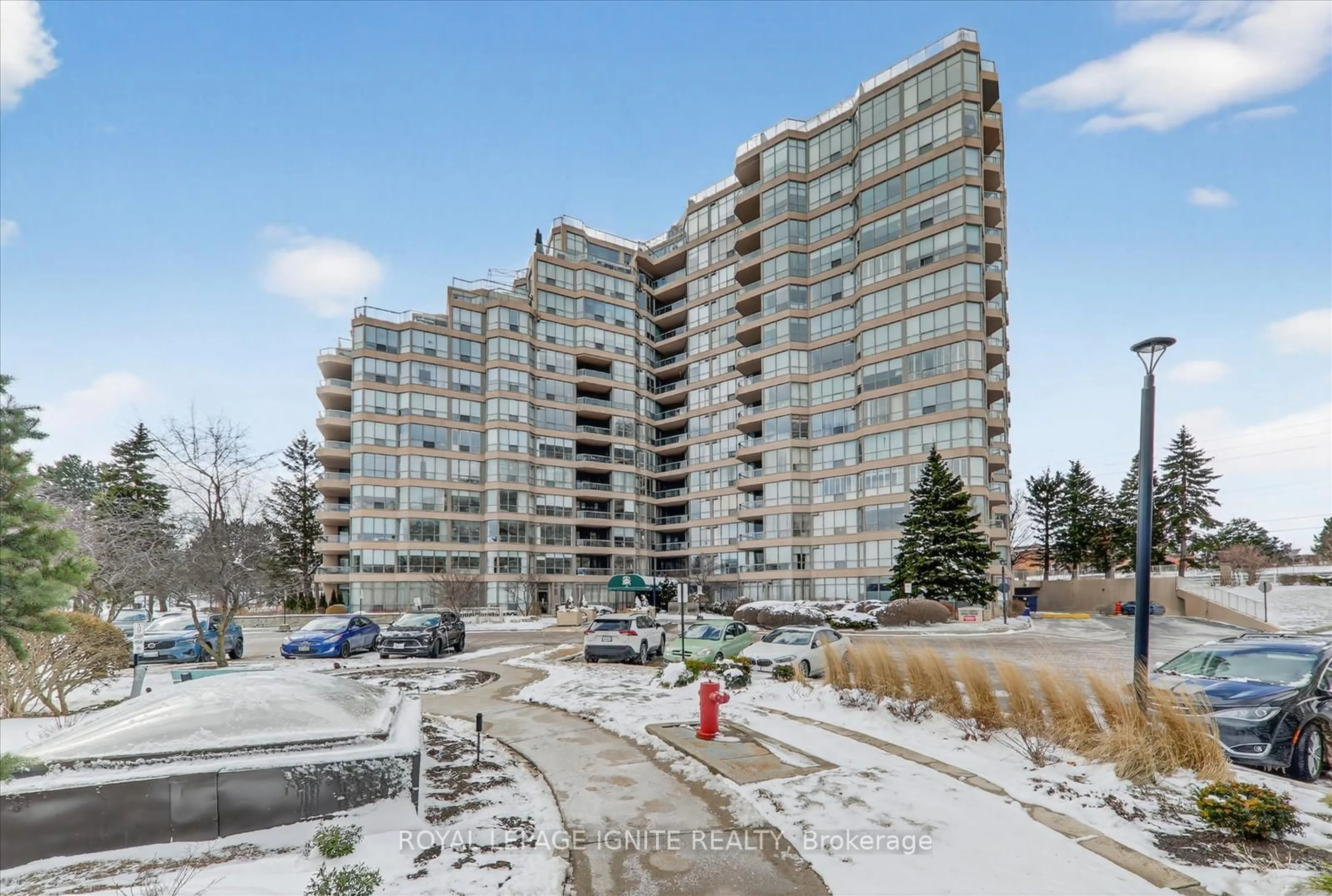 A pic from outside/outdoor area/front of a property/back of a property/a pic from drone, unknown for 10 Guildwood Pkwy #1030, Toronto Ontario M1E 5B5