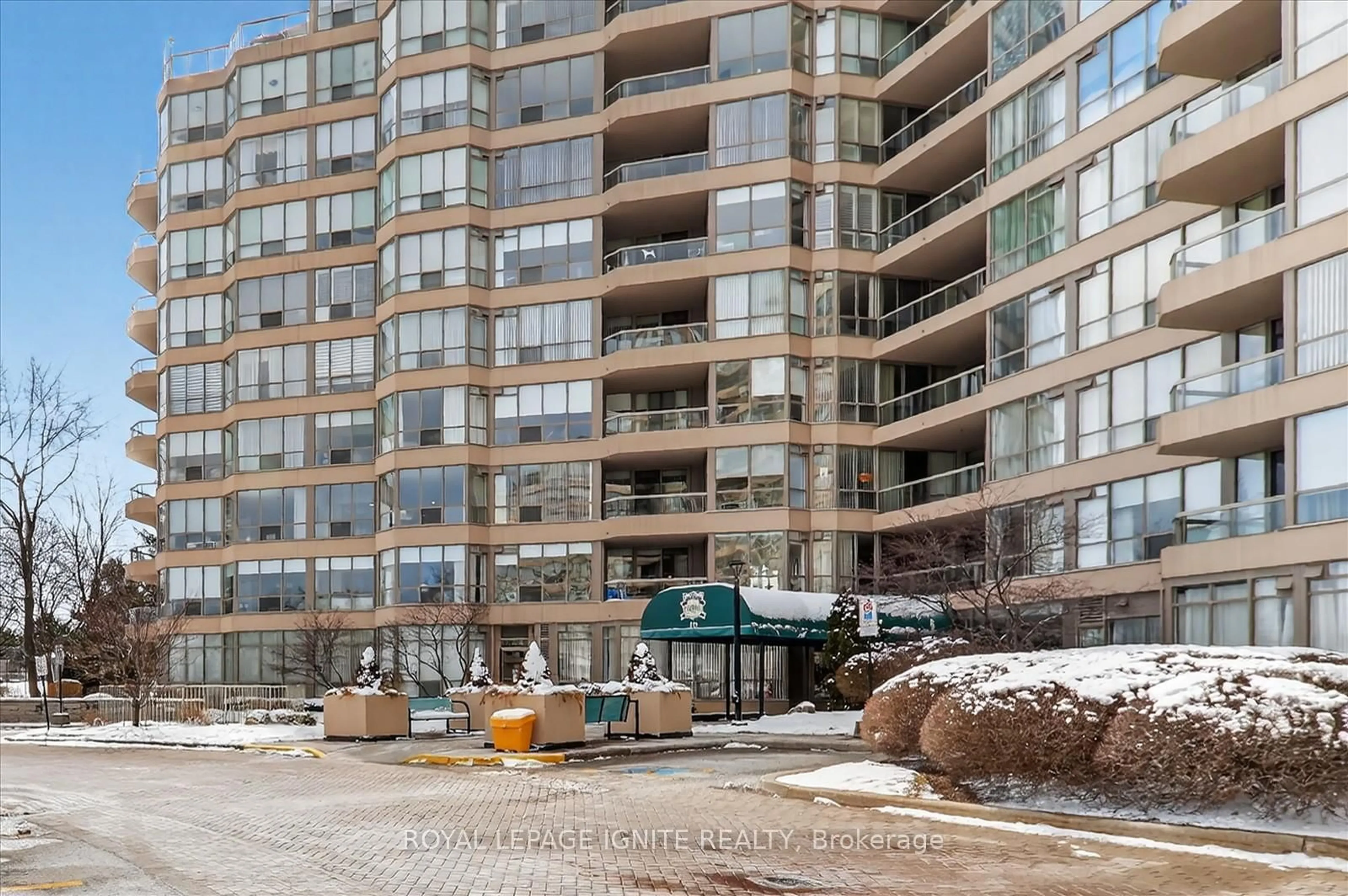 Indoor foyer for 10 Guildwood Pkwy #1030, Toronto Ontario M1E 5B5