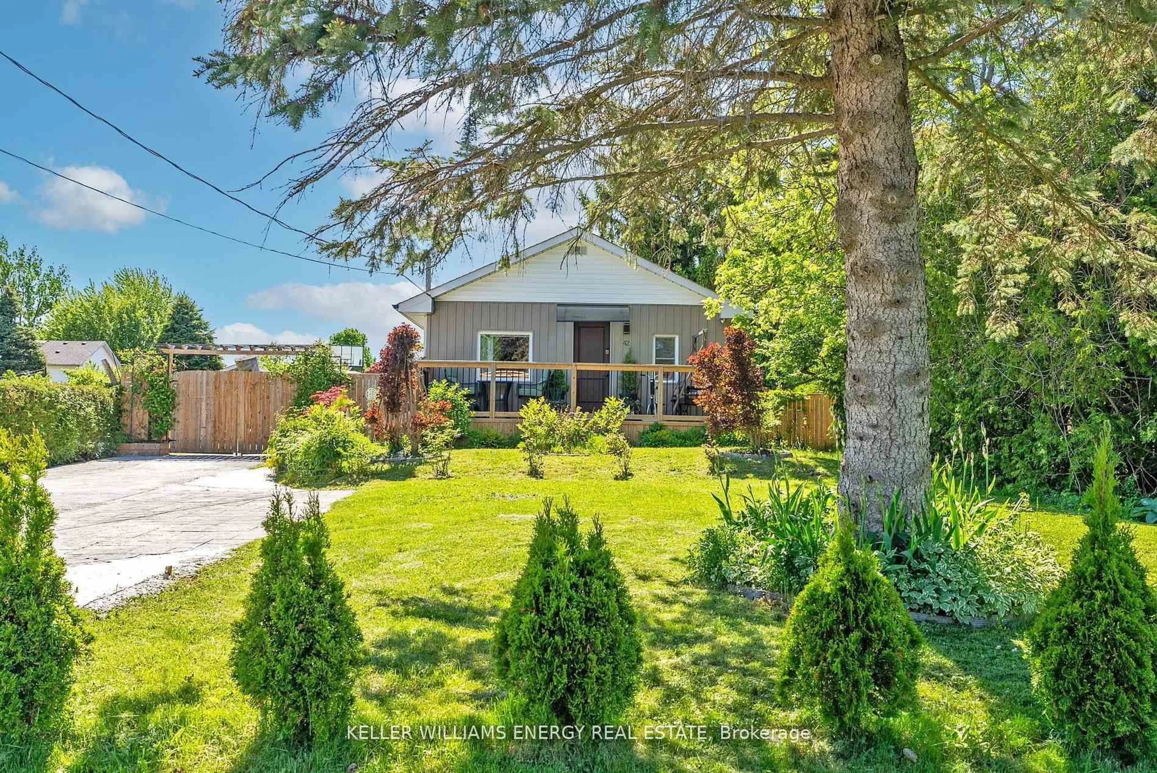 A pic from outside/outdoor area/front of a property/back of a property/a pic from drone, street for 42 Darlington Blvd, Clarington Ontario L1E 2J7