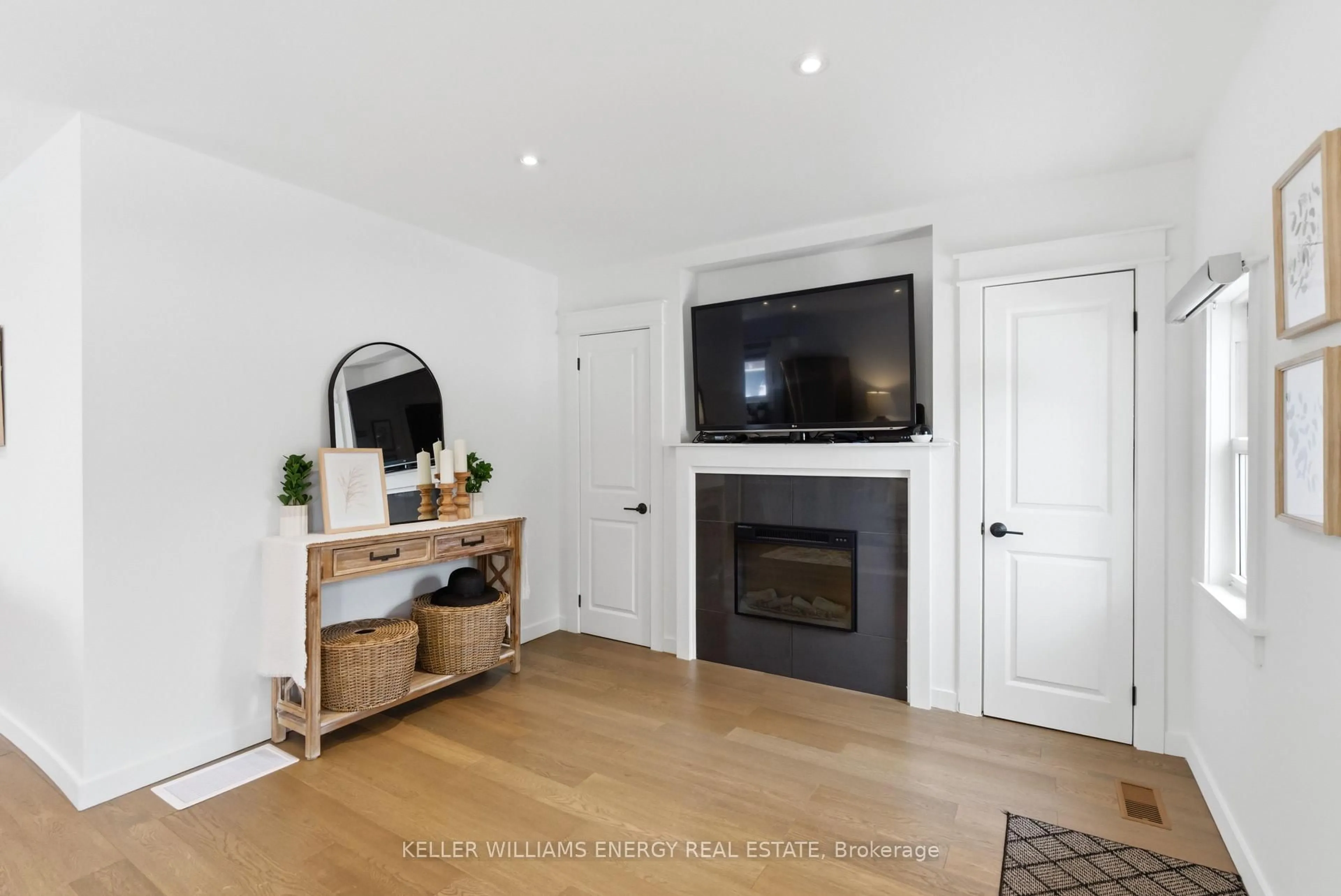 Unknown for 42 Darlington Blvd, Clarington Ontario L1E 2J7