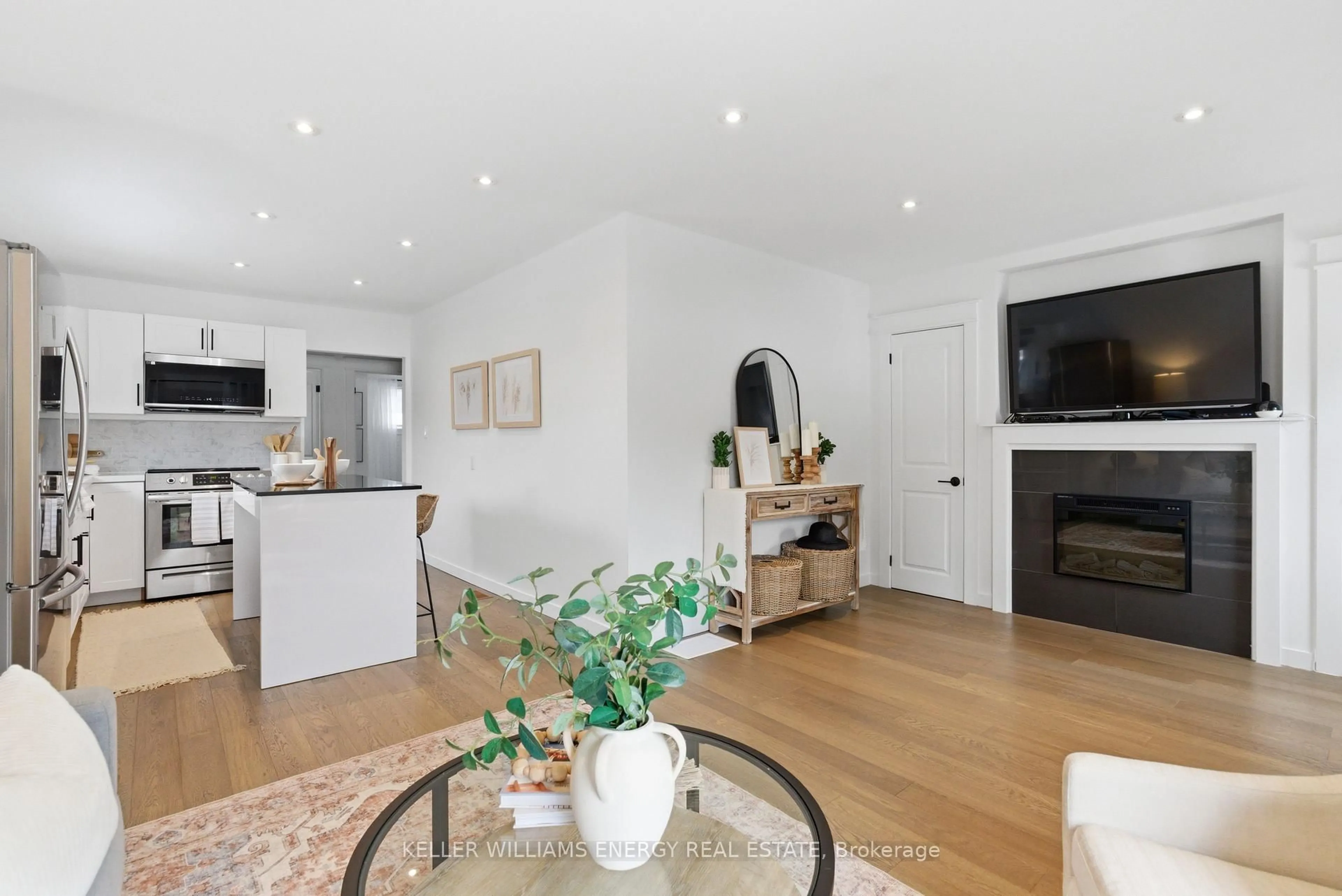 Unknown for 42 Darlington Blvd, Clarington Ontario L1E 2J7