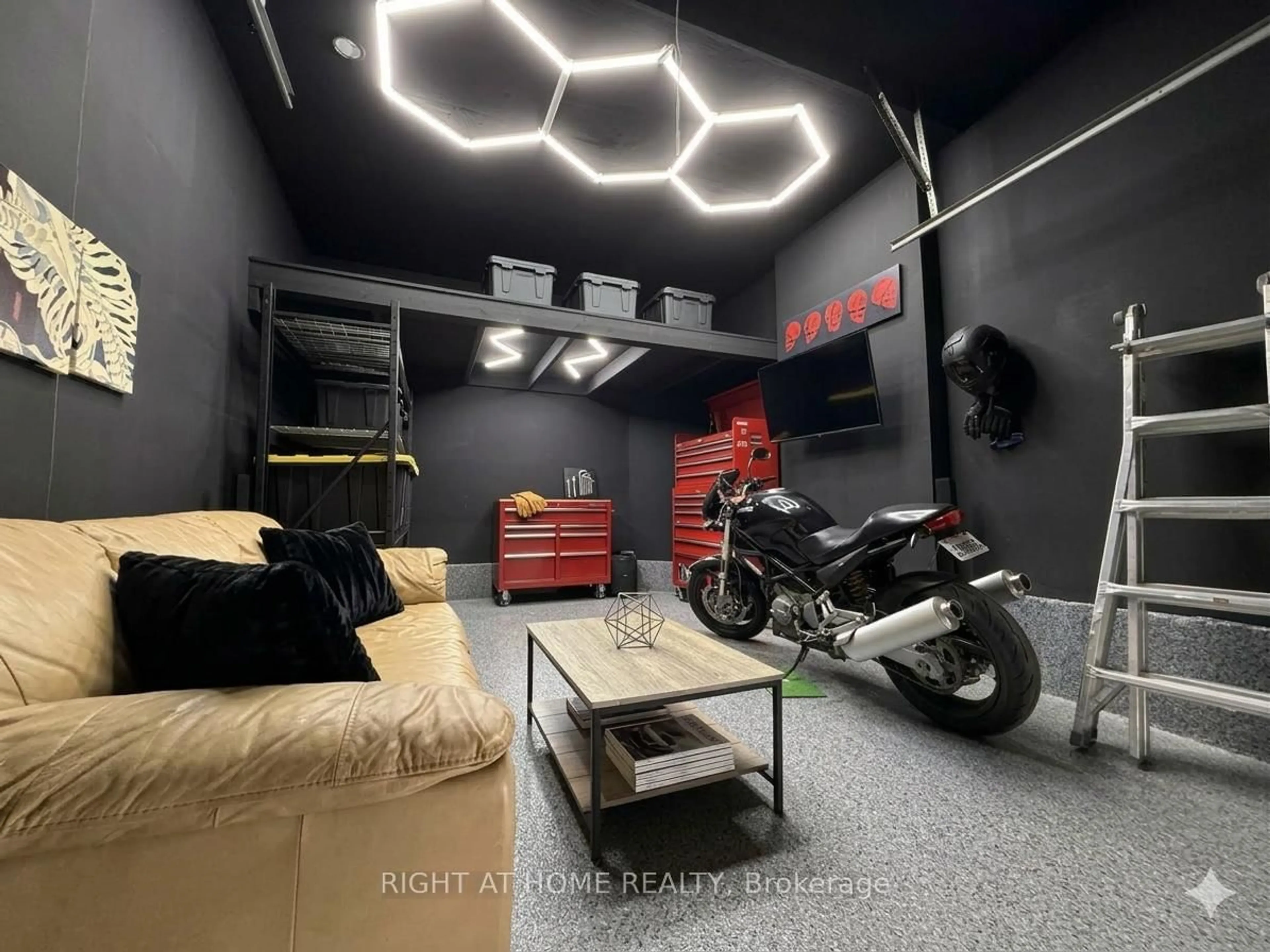 Indoor garage for 62 Windham Cres, Clarington Ontario L1E 1Y3