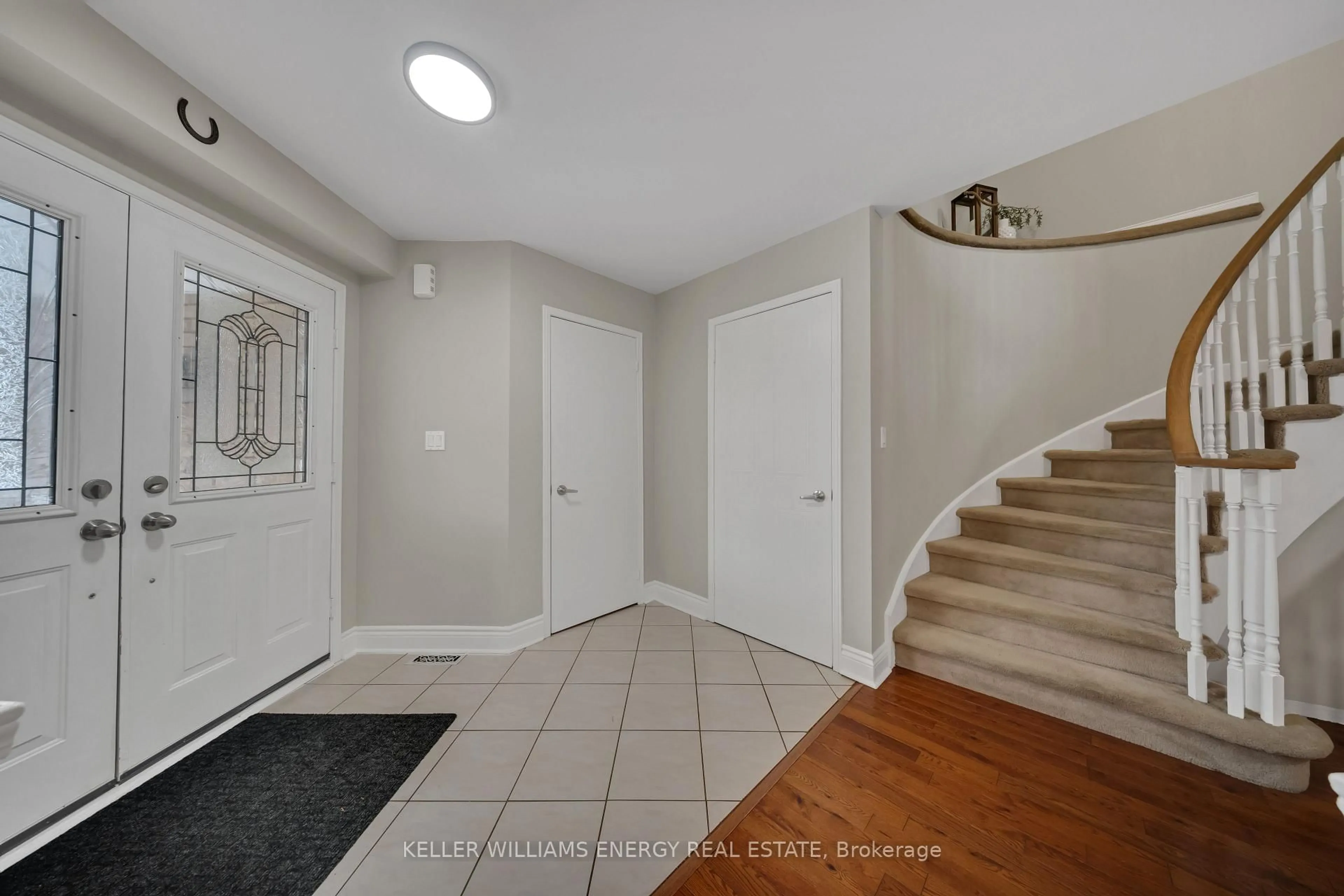 Indoor entryway for 179 Wilkins Cres, Clarington Ontario L1E 3B7
