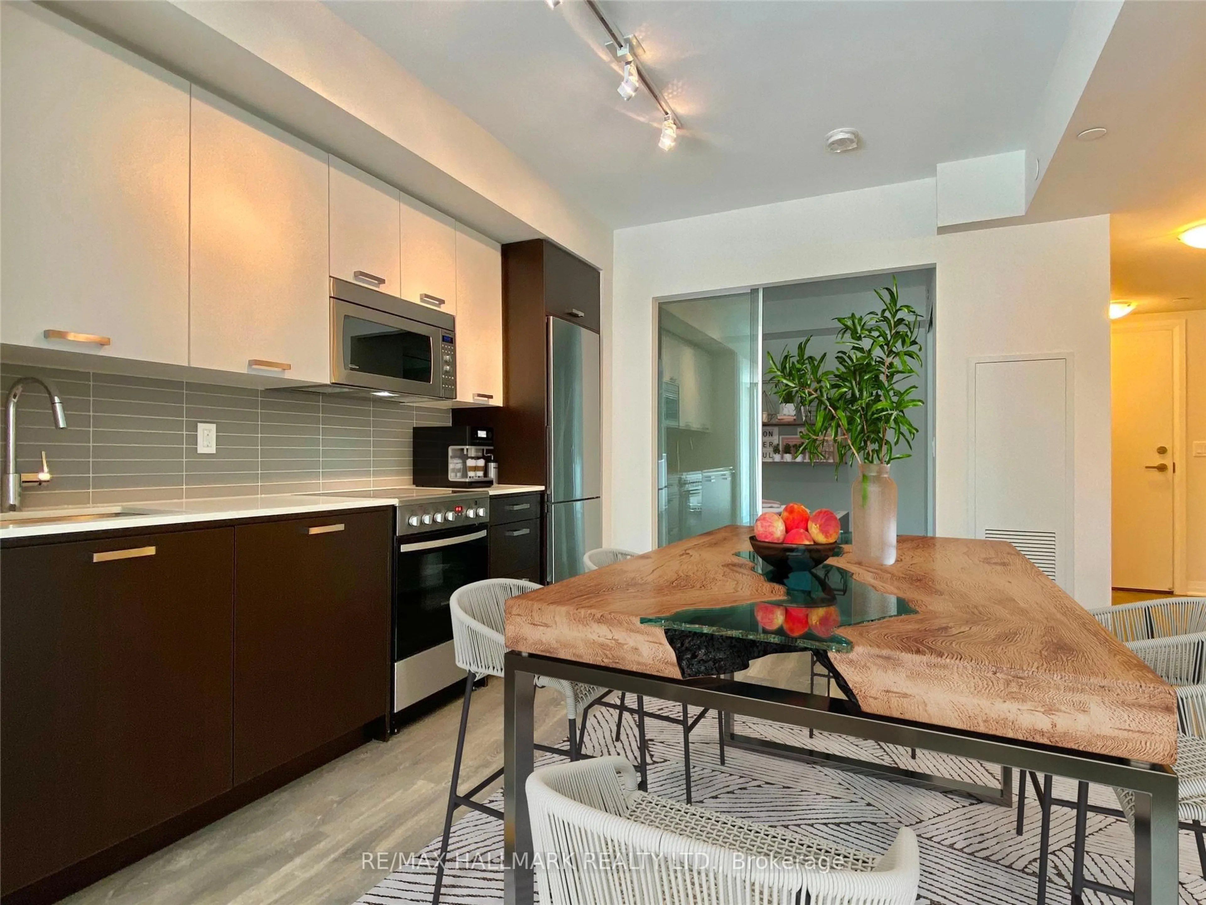 Open concept kitchen, unknown for 2301 Danforth Ave #311, Toronto Ontario M4C 0A7