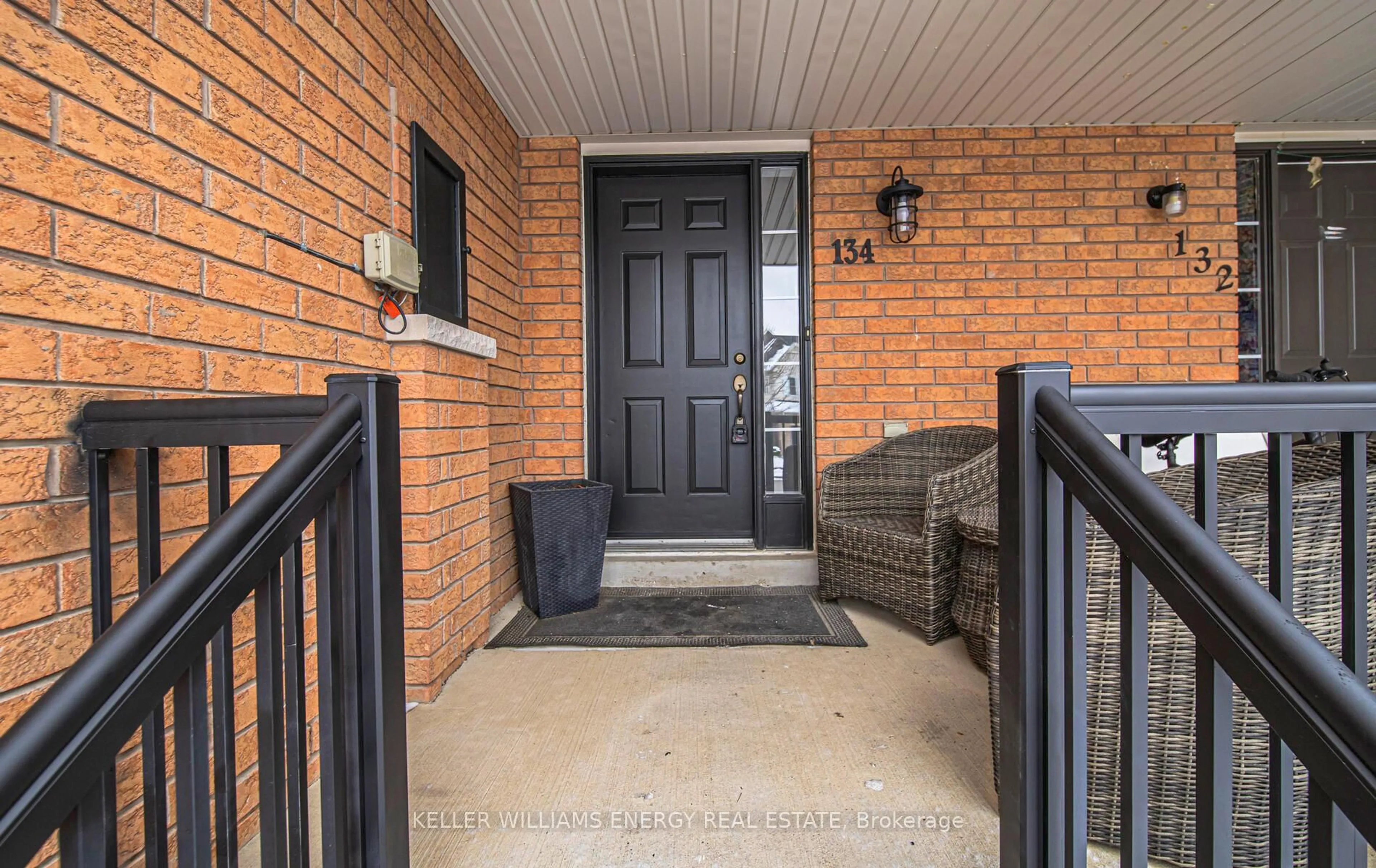 Indoor entryway for 134 Kirkland Pl, Whitby Ontario L1P 1X2