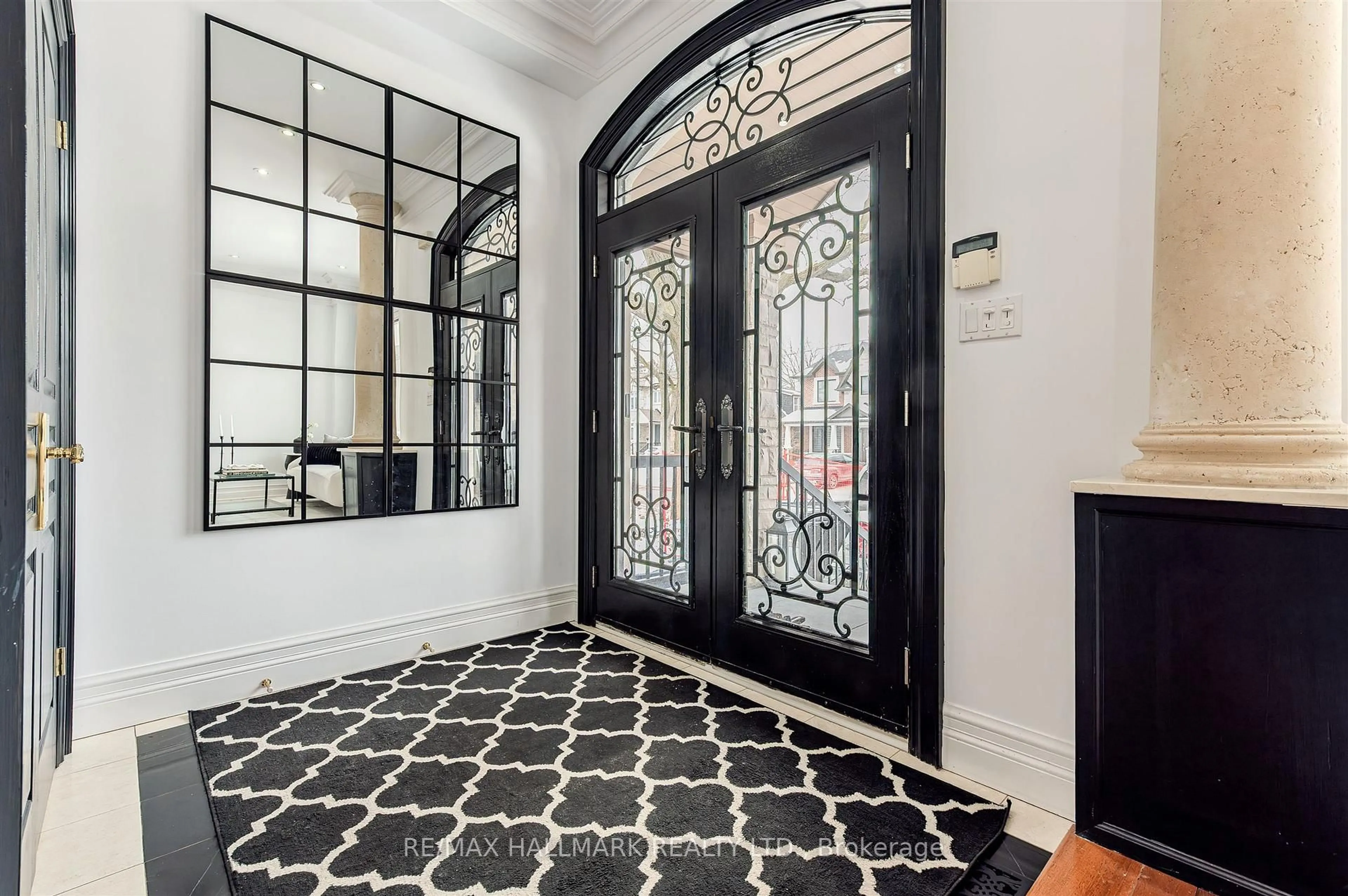 Indoor entryway for 52 Athlone Rd, Toronto Ontario M4J 4H4