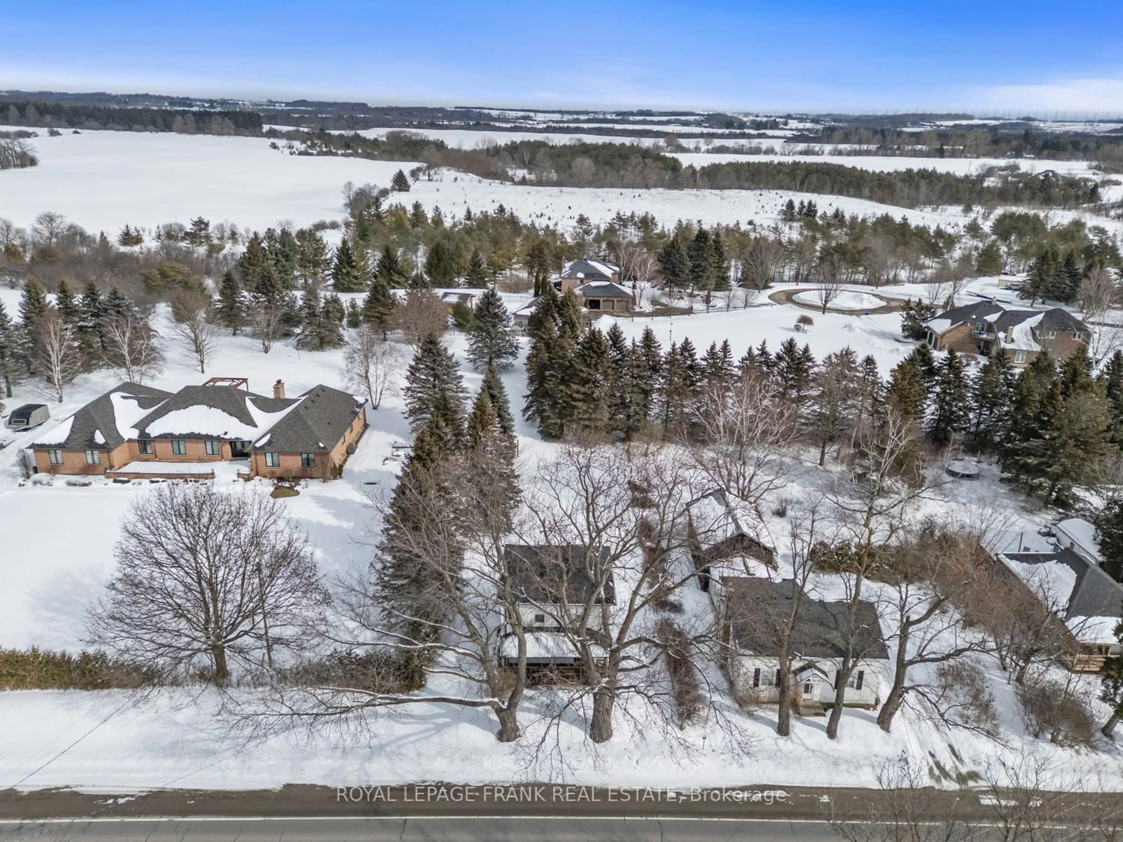 A pic from outside/outdoor area/front of a property/back of a property/a pic from drone, unknown for 3531 Simcoe St, Oshawa Ontario L1H 7K4