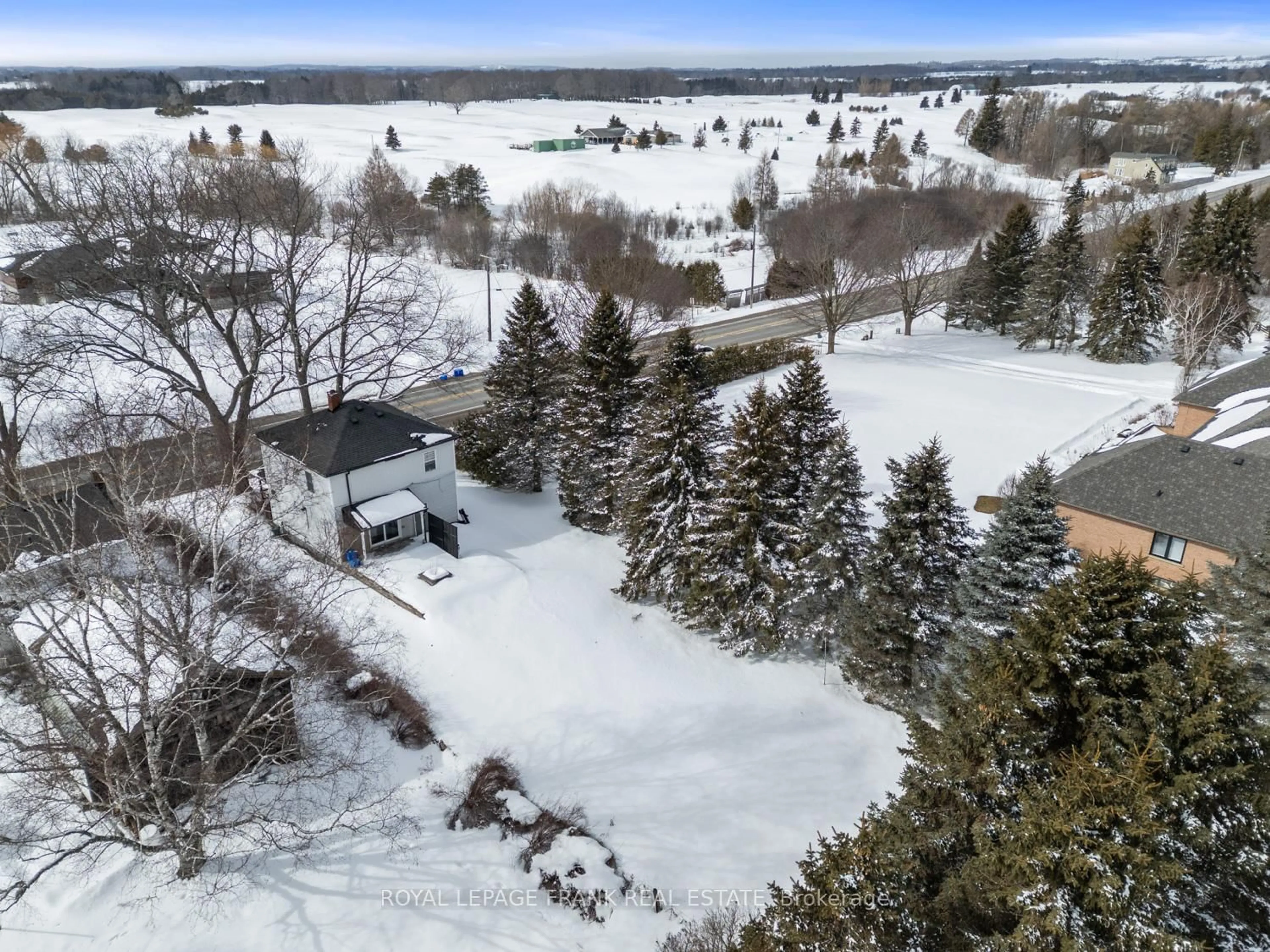 A pic from outside/outdoor area/front of a property/back of a property/a pic from drone, water/lake/river/ocean view for 3531 Simcoe St, Oshawa Ontario L1H 7K4