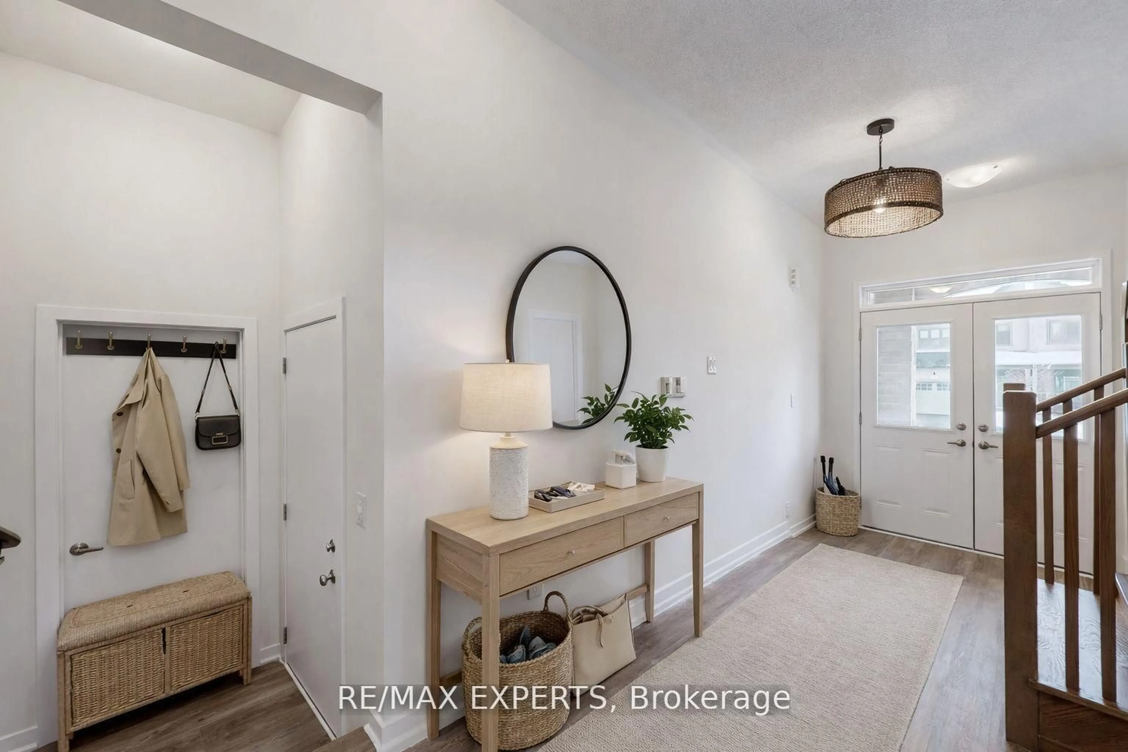 Indoor entryway for 2004 Horace Duncan Cres, Oshawa Ontario L1H 0H4