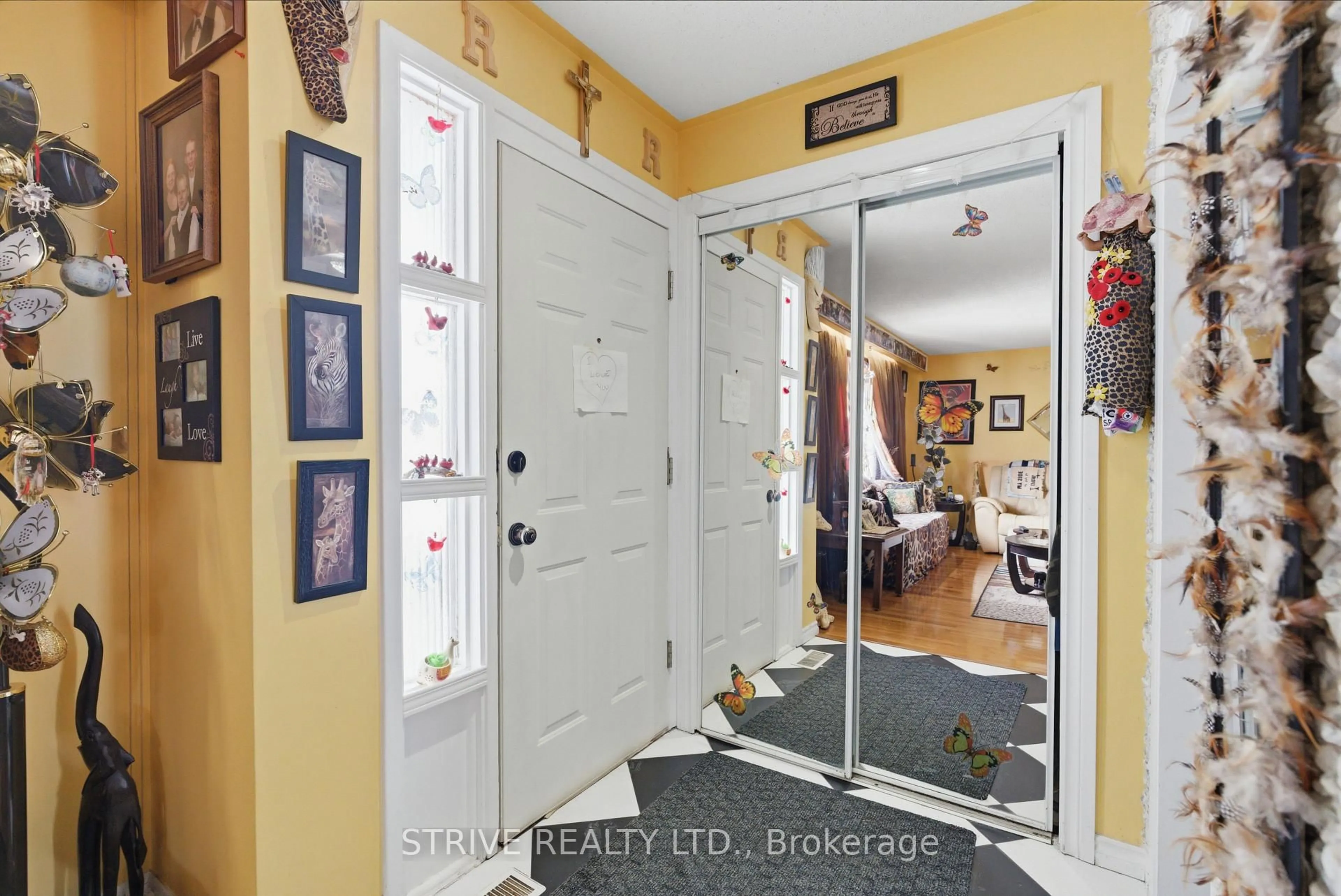 Indoor entryway for 620 Dundee Ave, Oshawa Ontario L1J 2X1