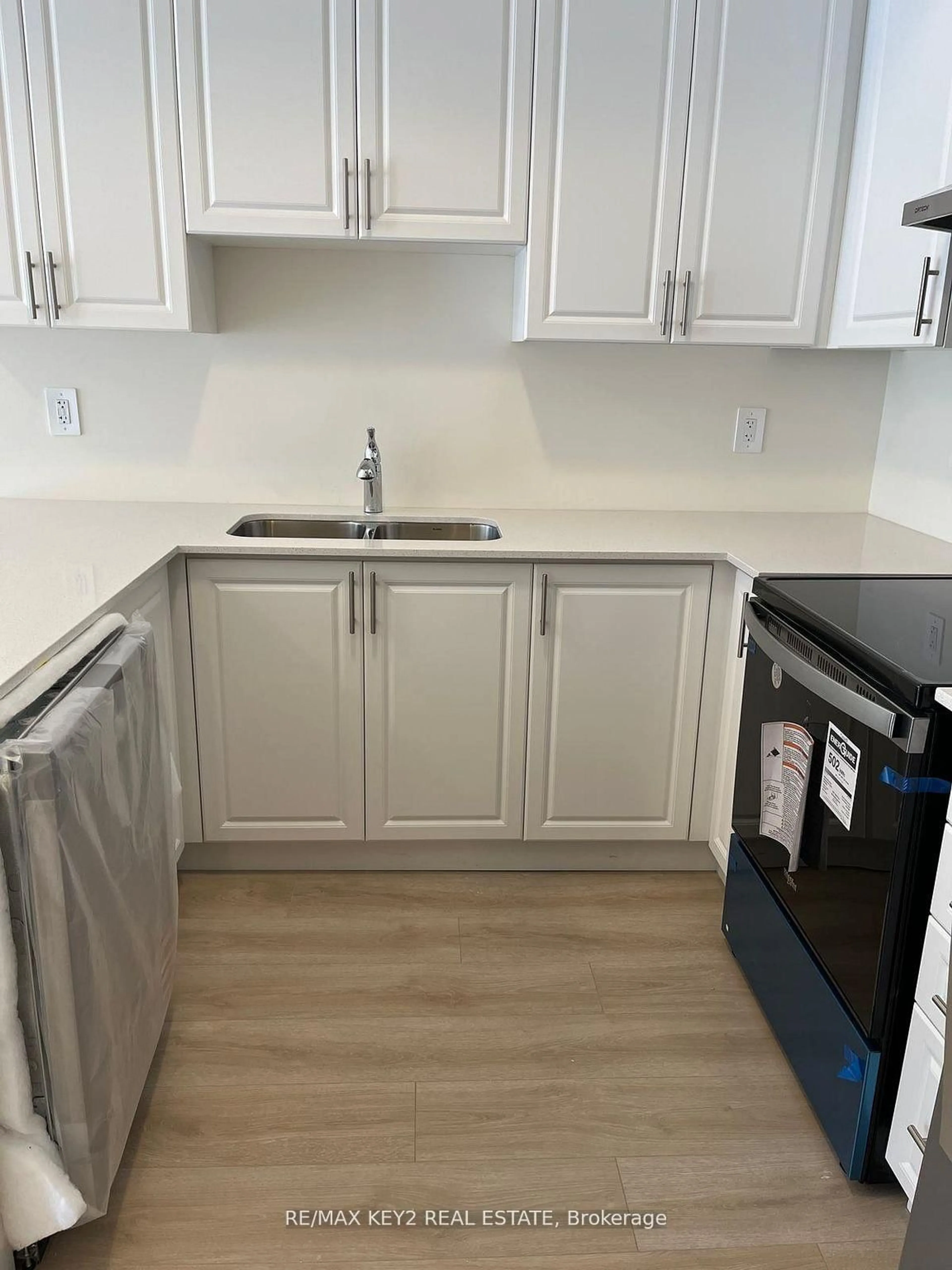 Standard kitchen, unknown for 1695 Dersan St #230, Pickering Ontario L1X 0S9