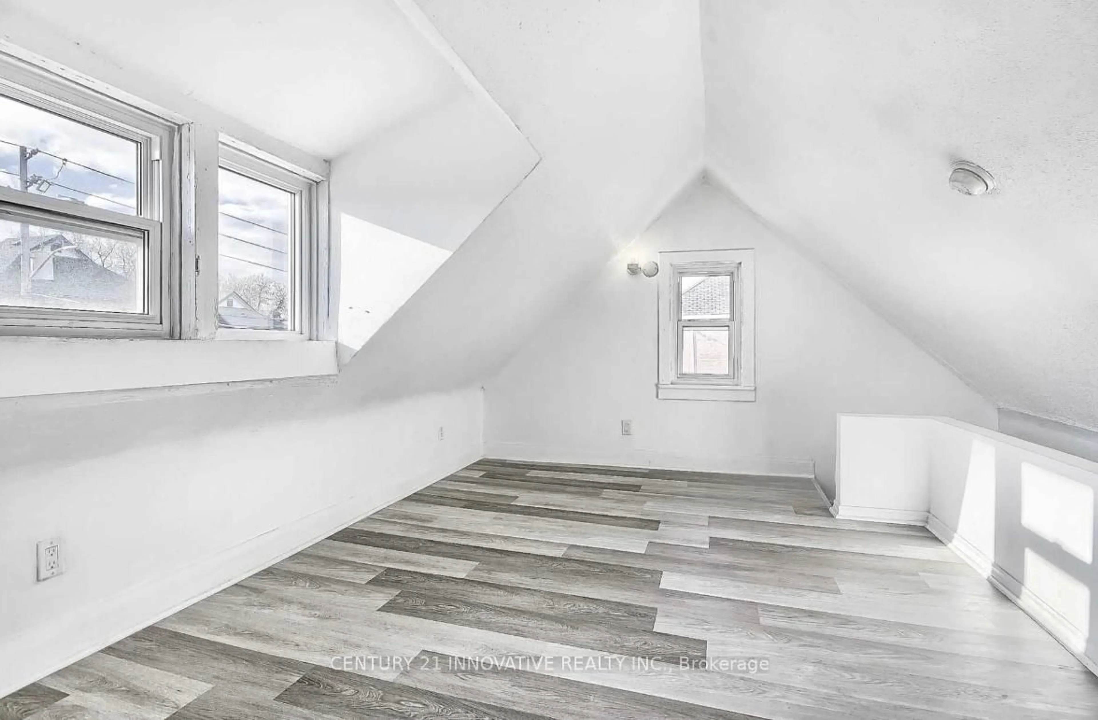 A pic of a room for 211 Albert St, Oshawa Ontario L1H 4R6