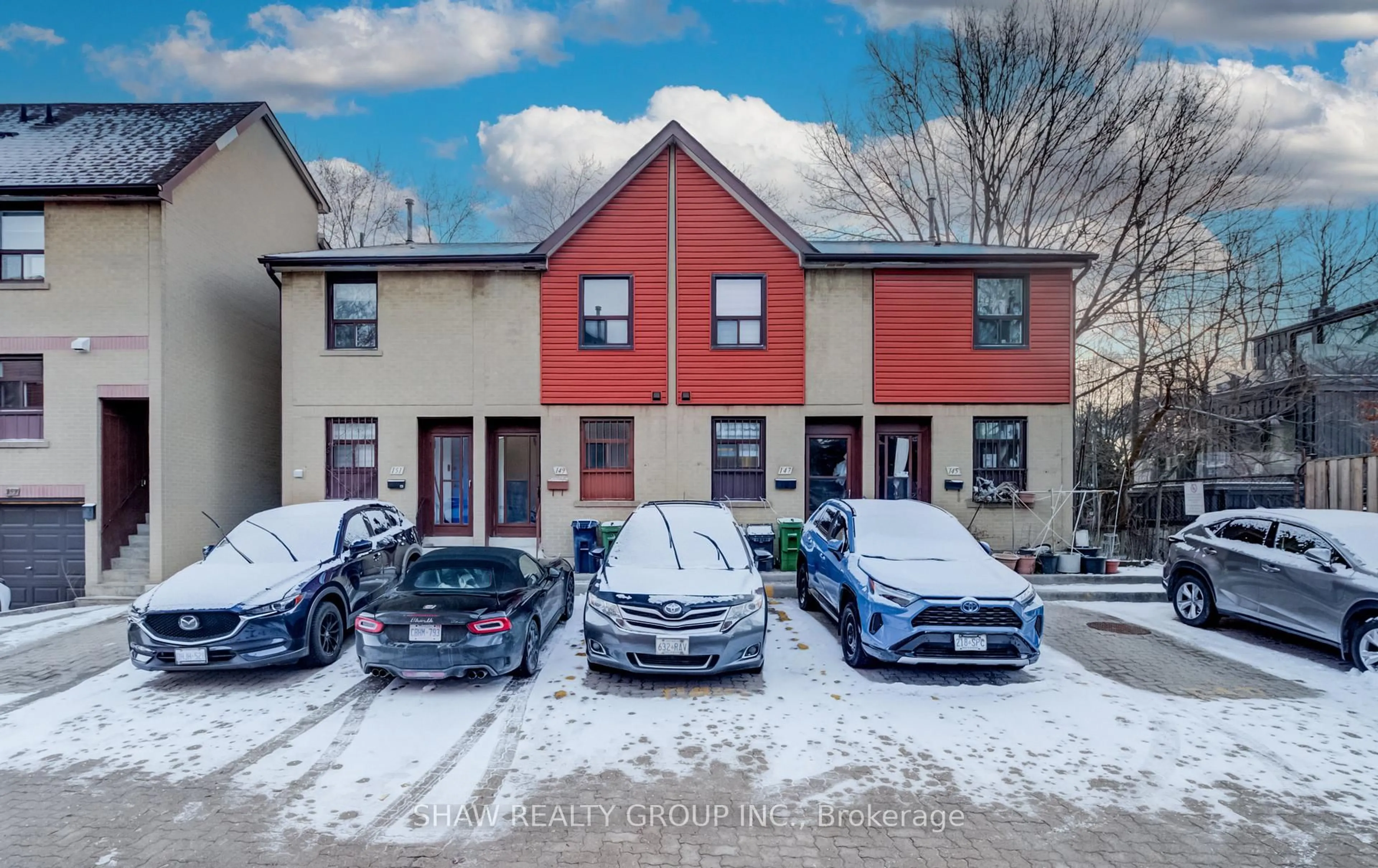 A pic from outside/outdoor area/front of a property/back of a property/a pic from drone, street for 275 Broadview Ave #149, Toronto Ontario M4M 3H5