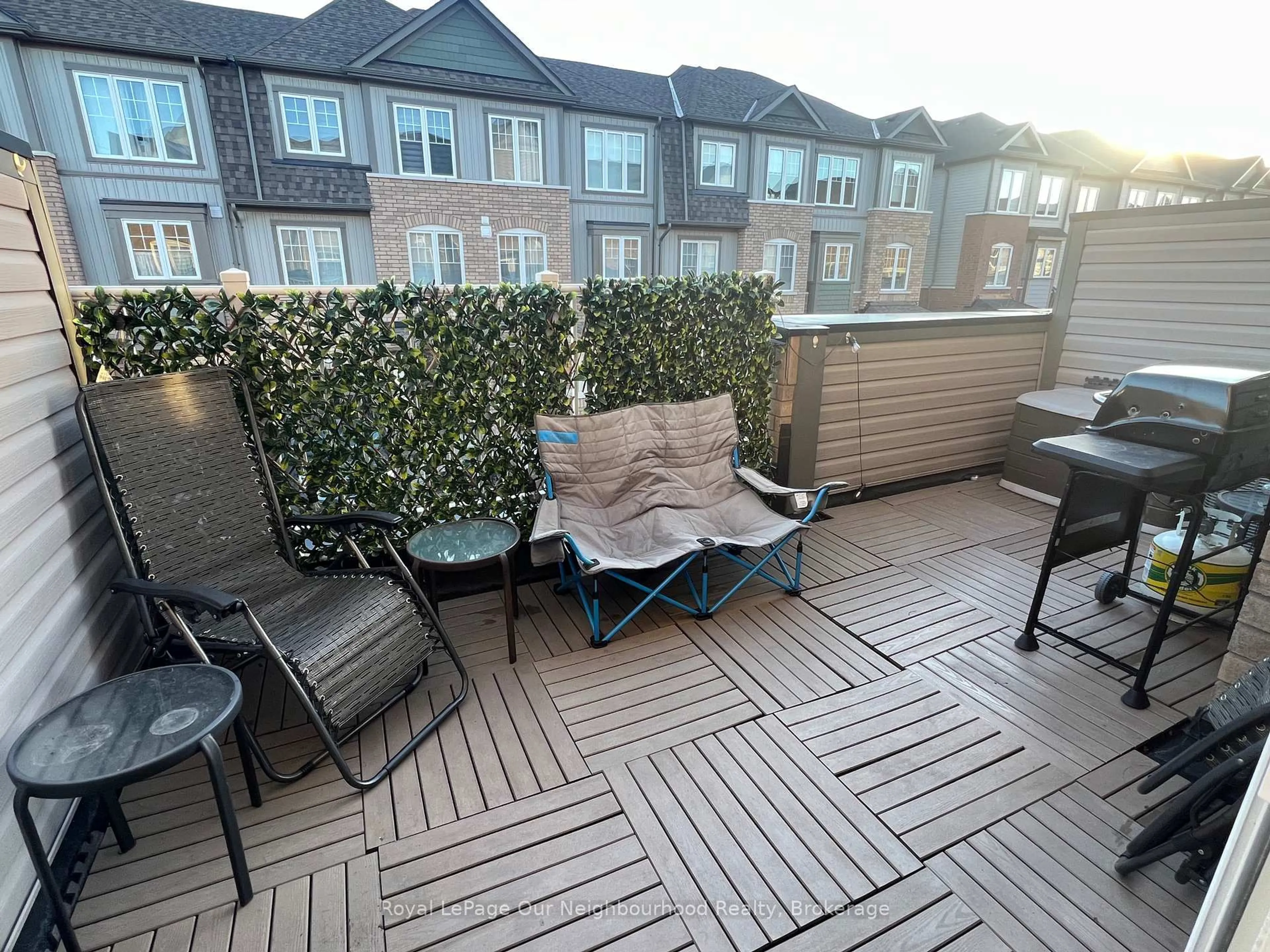 Patio, unknown for 818 Atwater Path, Oshawa Ontario L1J 0E8