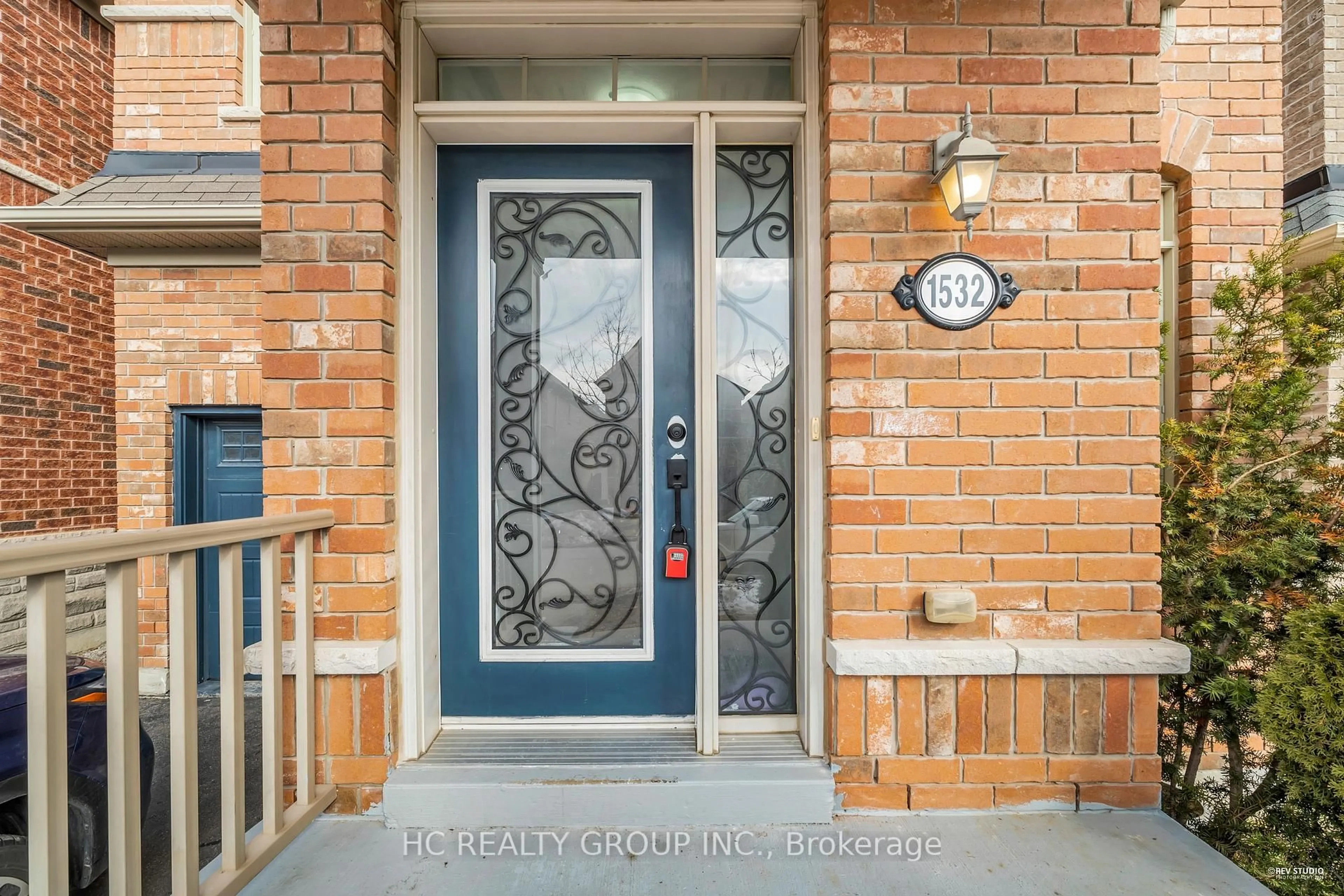 Indoor entryway for 1532 Elmsley Dr, Pickering Ontario L1X 0B5
