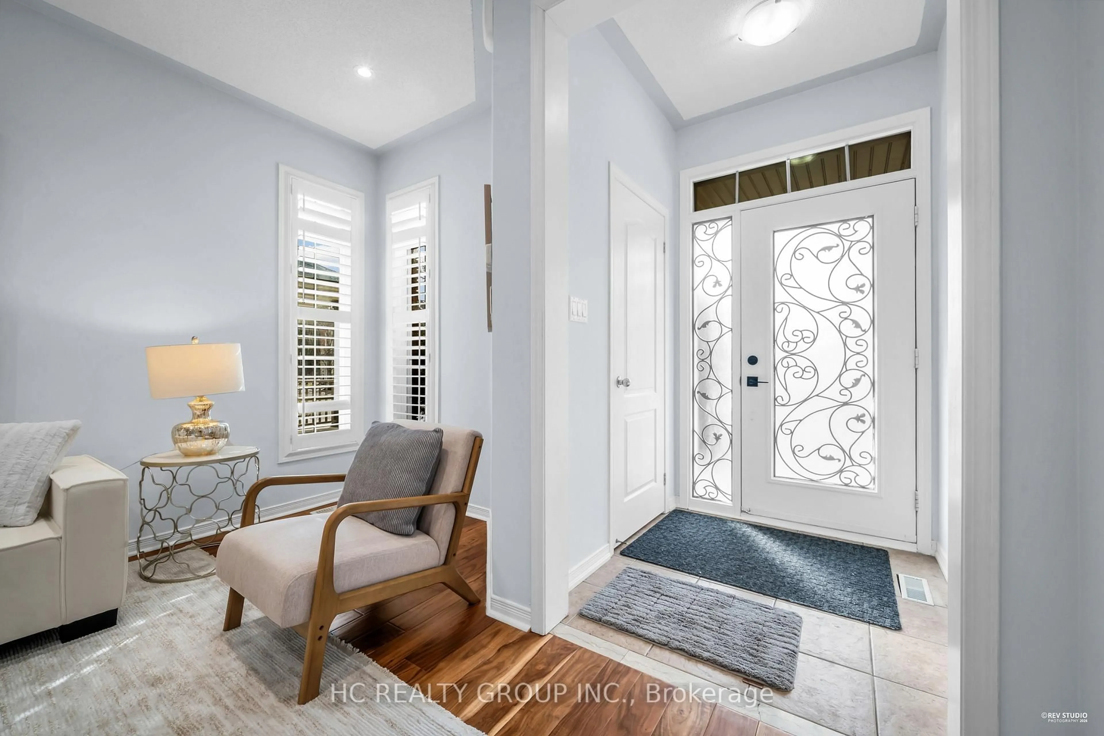 Indoor entryway for 1532 Elmsley Dr, Pickering Ontario L1X 0B5