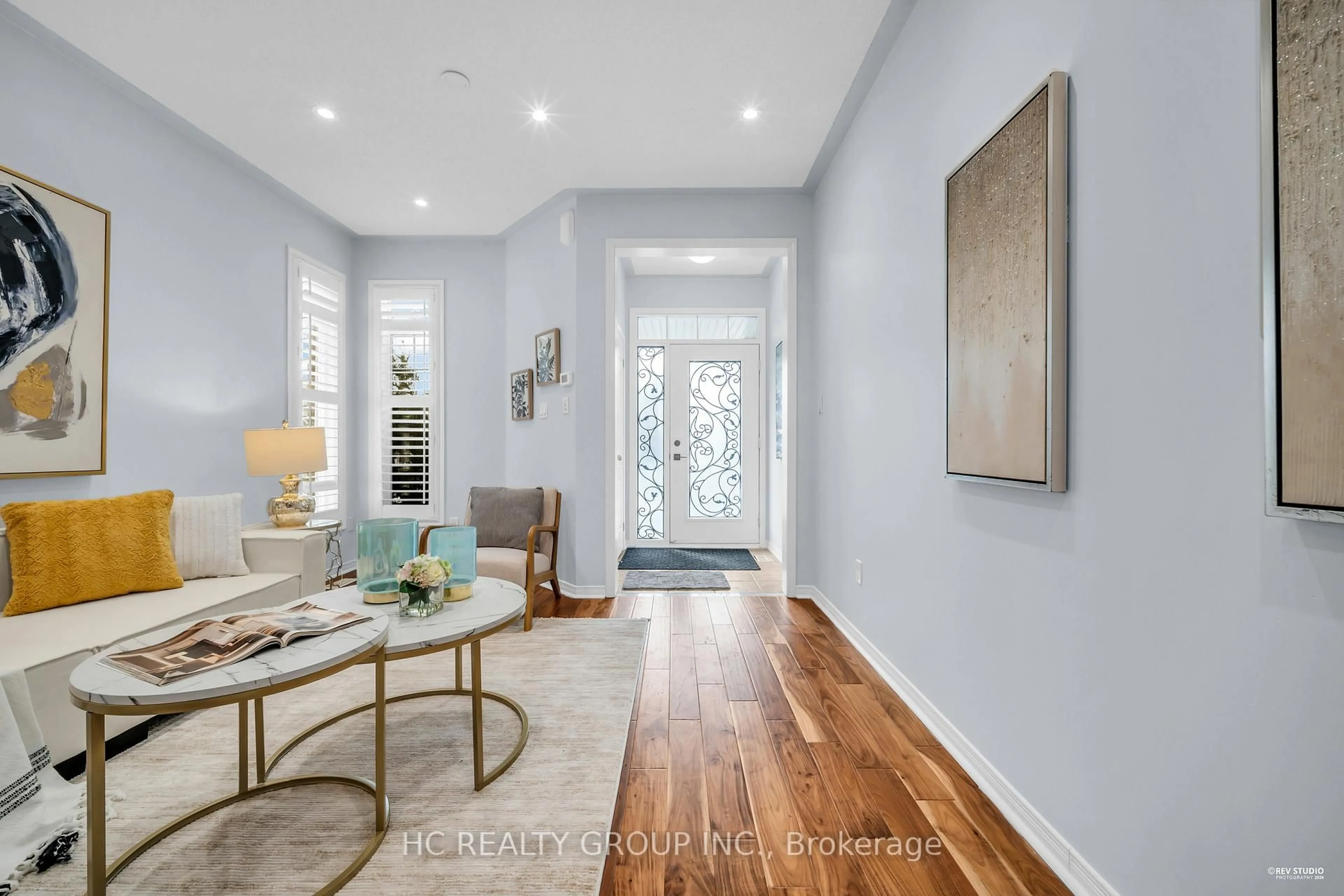 Indoor entryway for 1532 Elmsley Dr, Pickering Ontario L1X 0B5