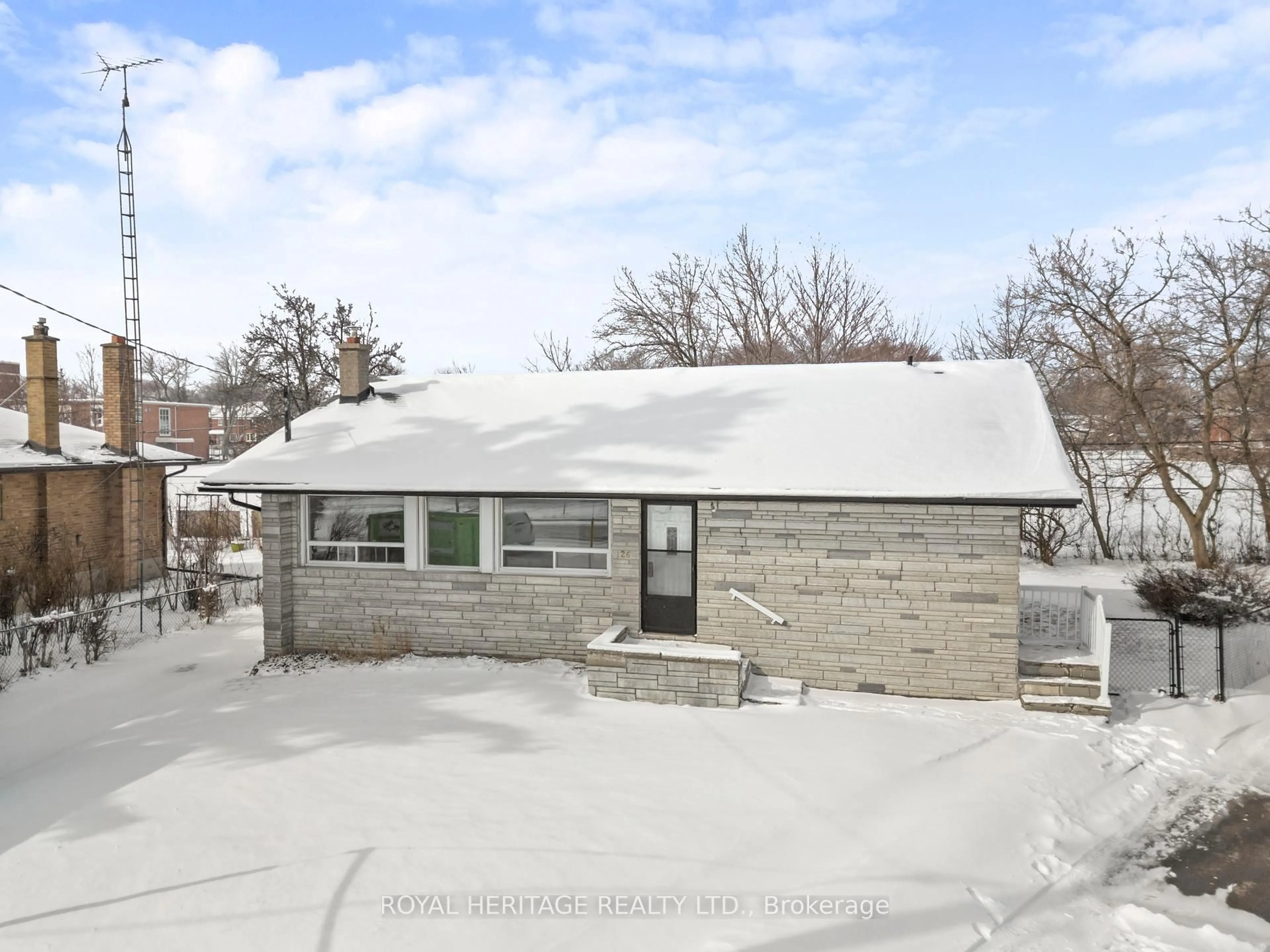 A pic from outside/outdoor area/front of a property/back of a property/a pic from drone, street for 26 Kitson Dr, Toronto Ontario M1M 3C8