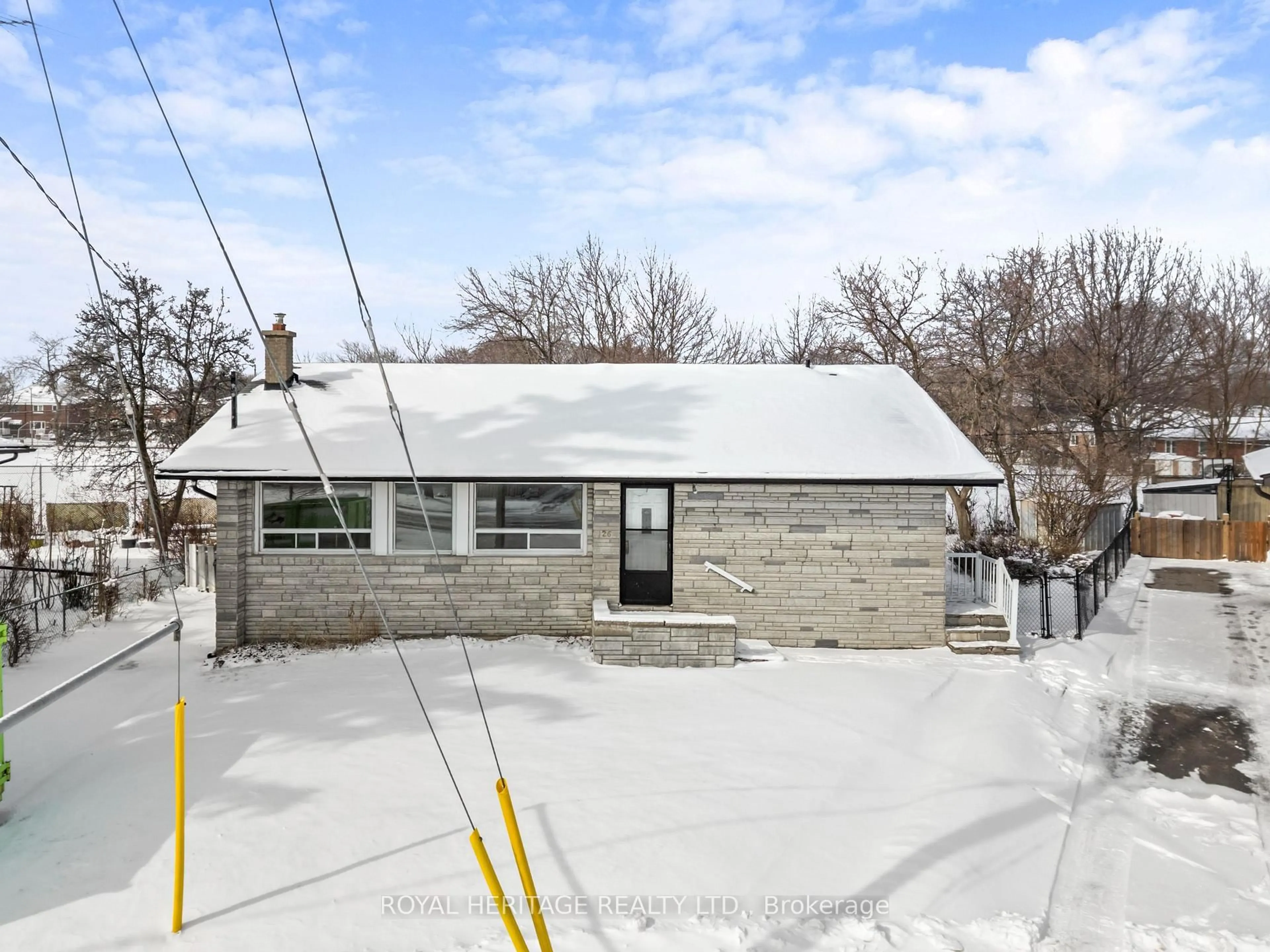 A pic from outside/outdoor area/front of a property/back of a property/a pic from drone, street for 26 Kitson Dr, Toronto Ontario M1M 3C8