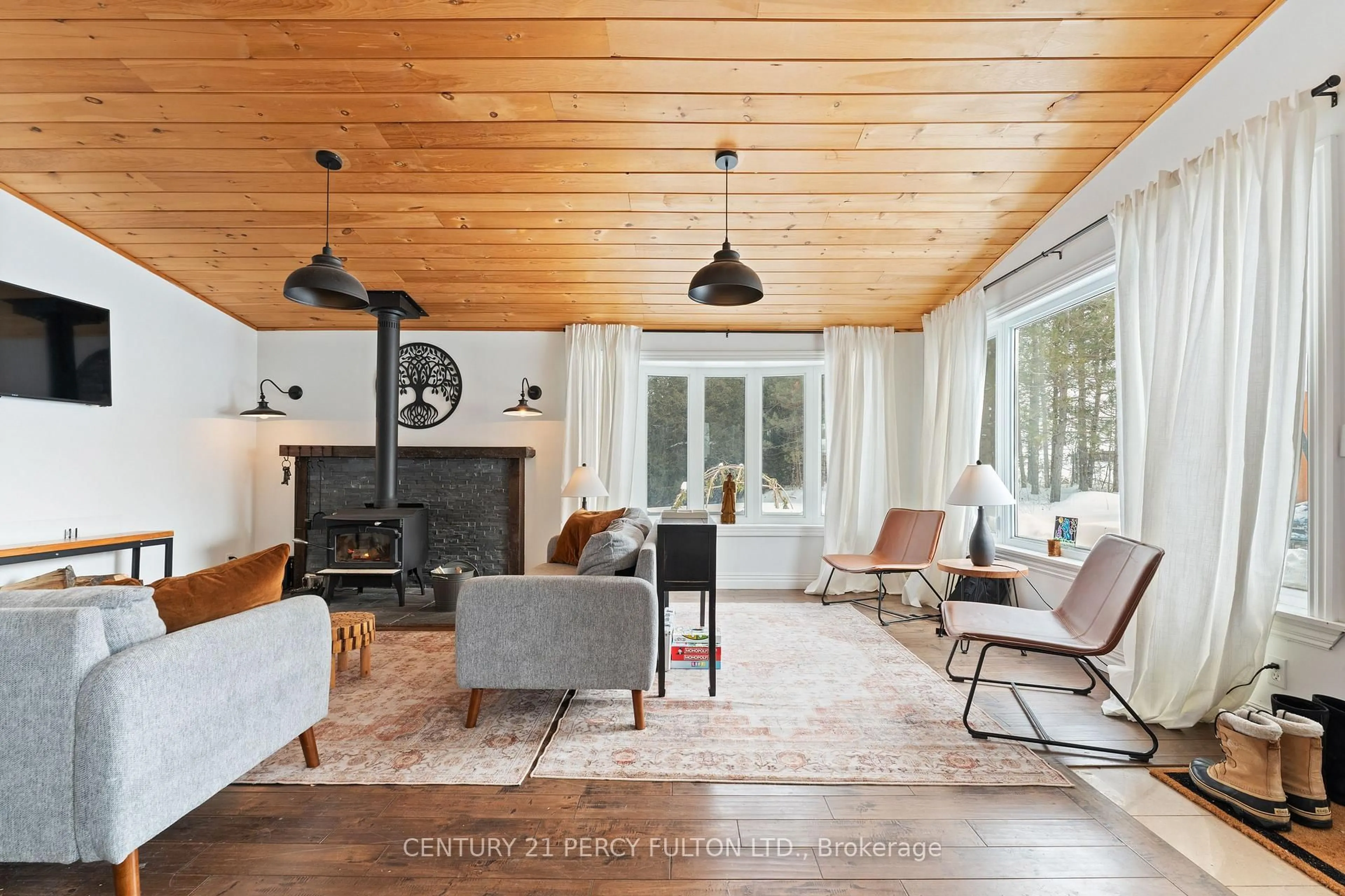 Living room with furniture, wood/laminate floor for 5659 Gilmore Rd, Clarington Ontario L0A 1J0