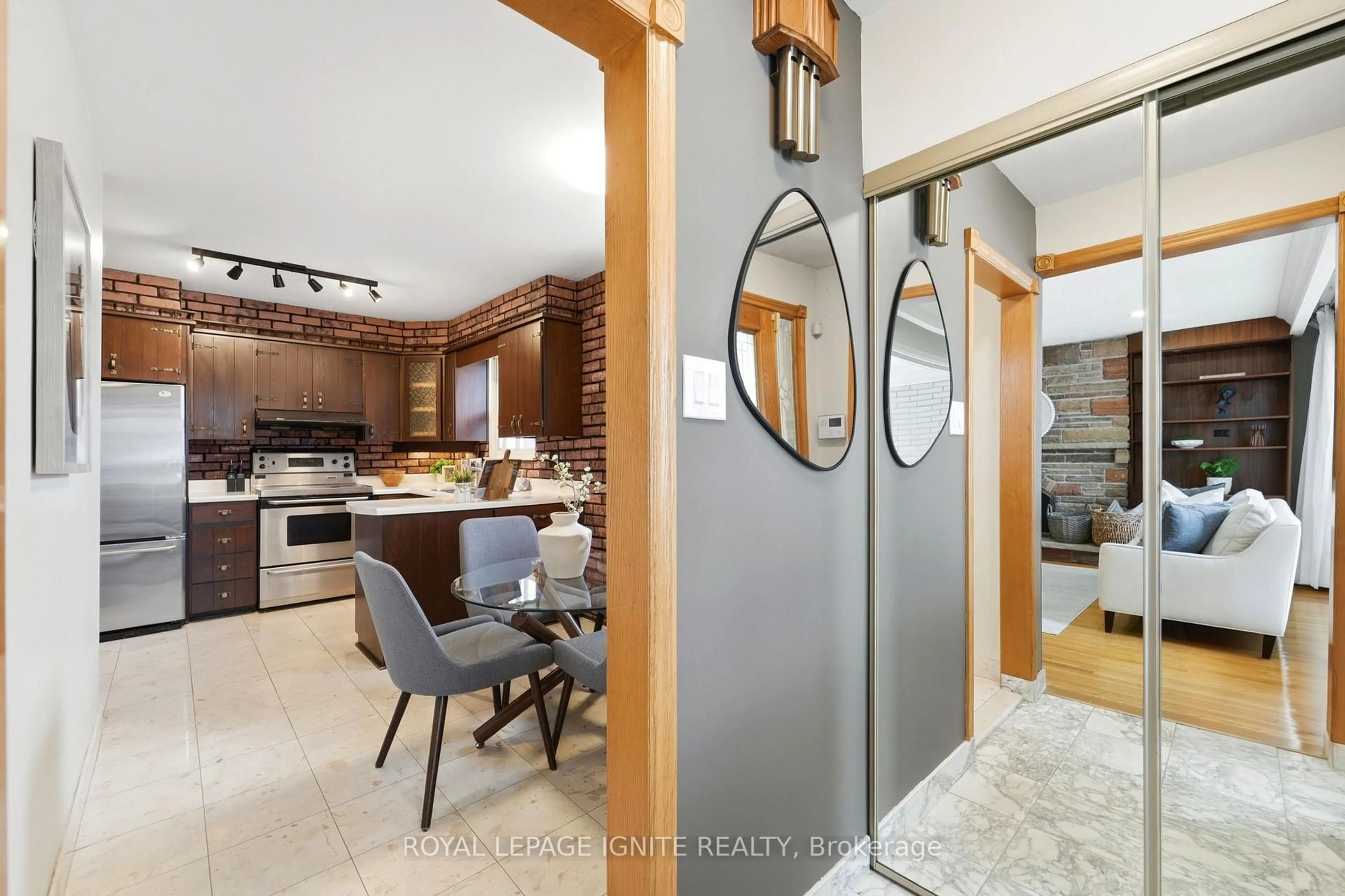 Open concept kitchen, ceramic/tile floor for 174 Darlingside Dr, Toronto Ontario M1E 3P6