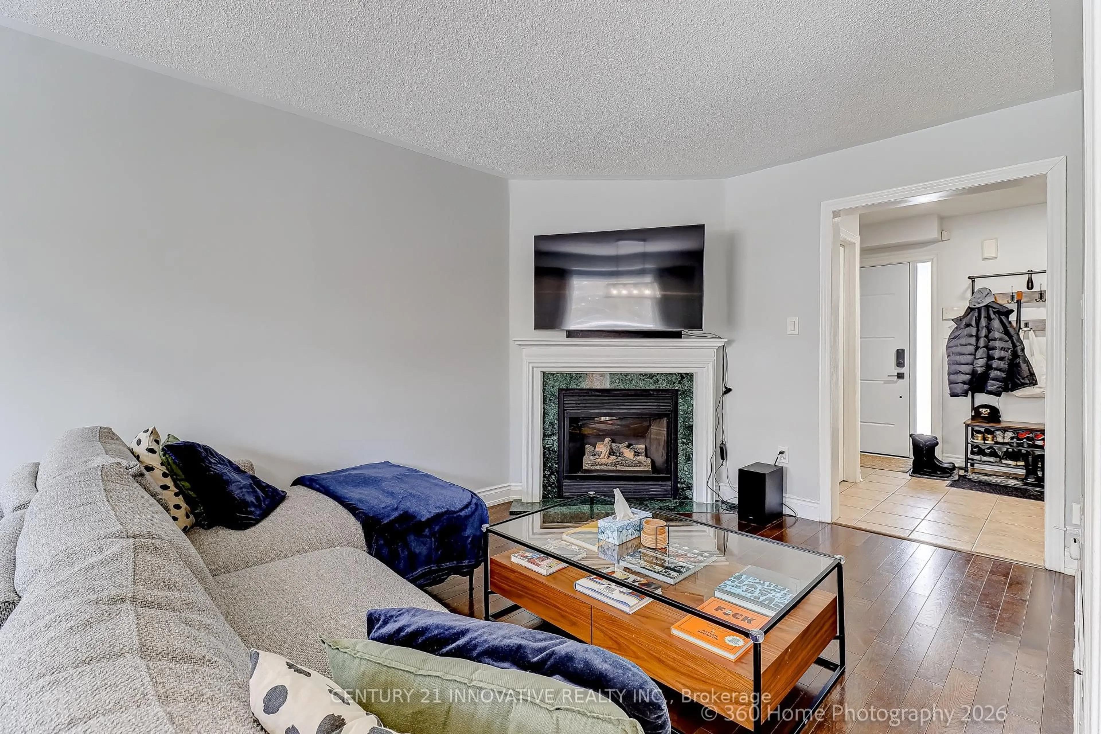 Living room with furniture, unknown for 1896 Woodgate Crt, Oshawa Ontario L1G 7Z2