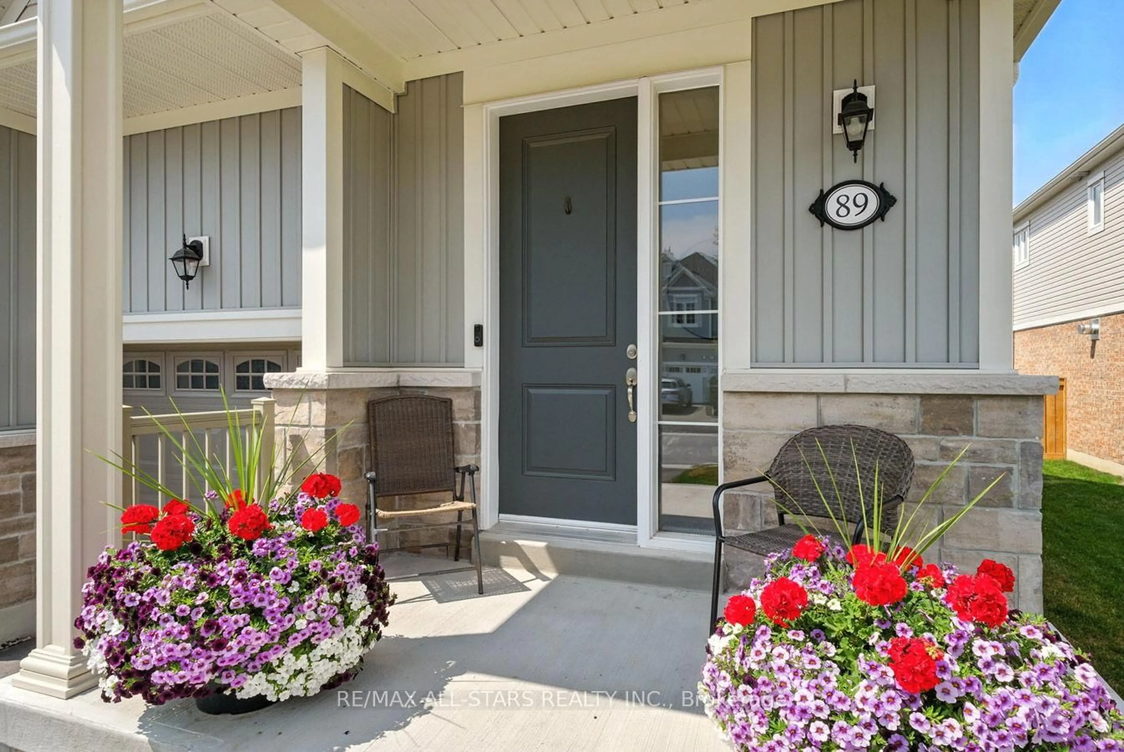 Indoor entryway for 89 Forestlane Way, Scugog Ontario L9L 0B1
