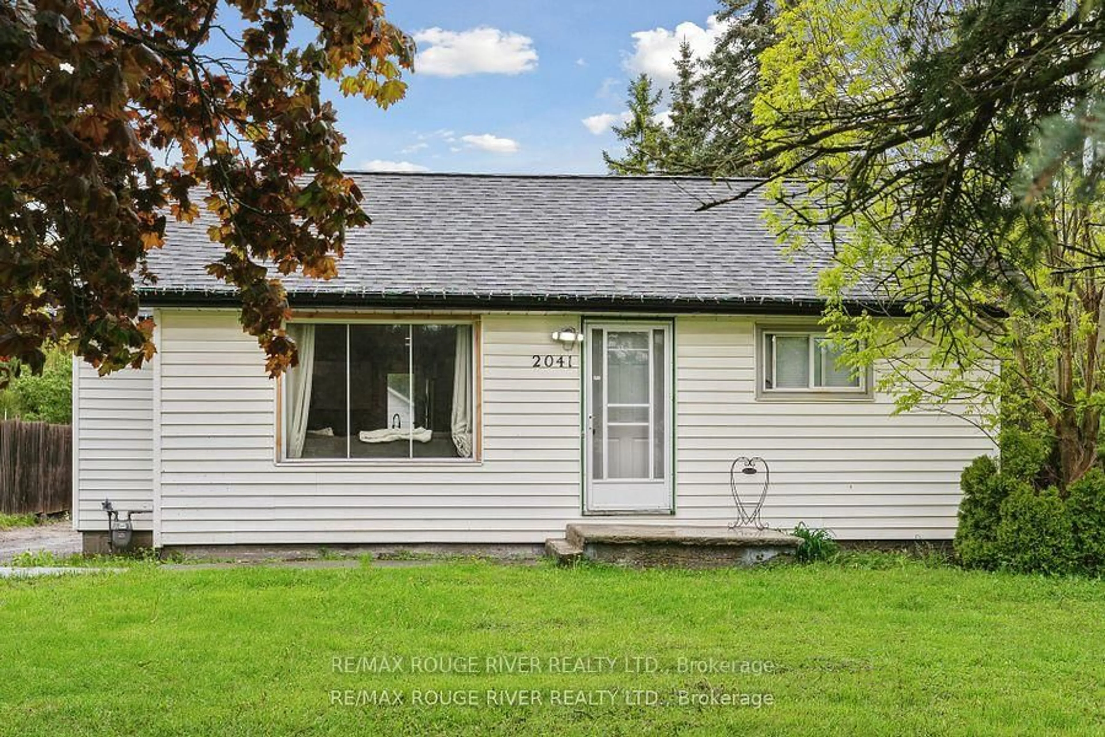 Home with vinyl exterior material, street for 2041 Nash Rd, Clarington Ontario L1C 3K4