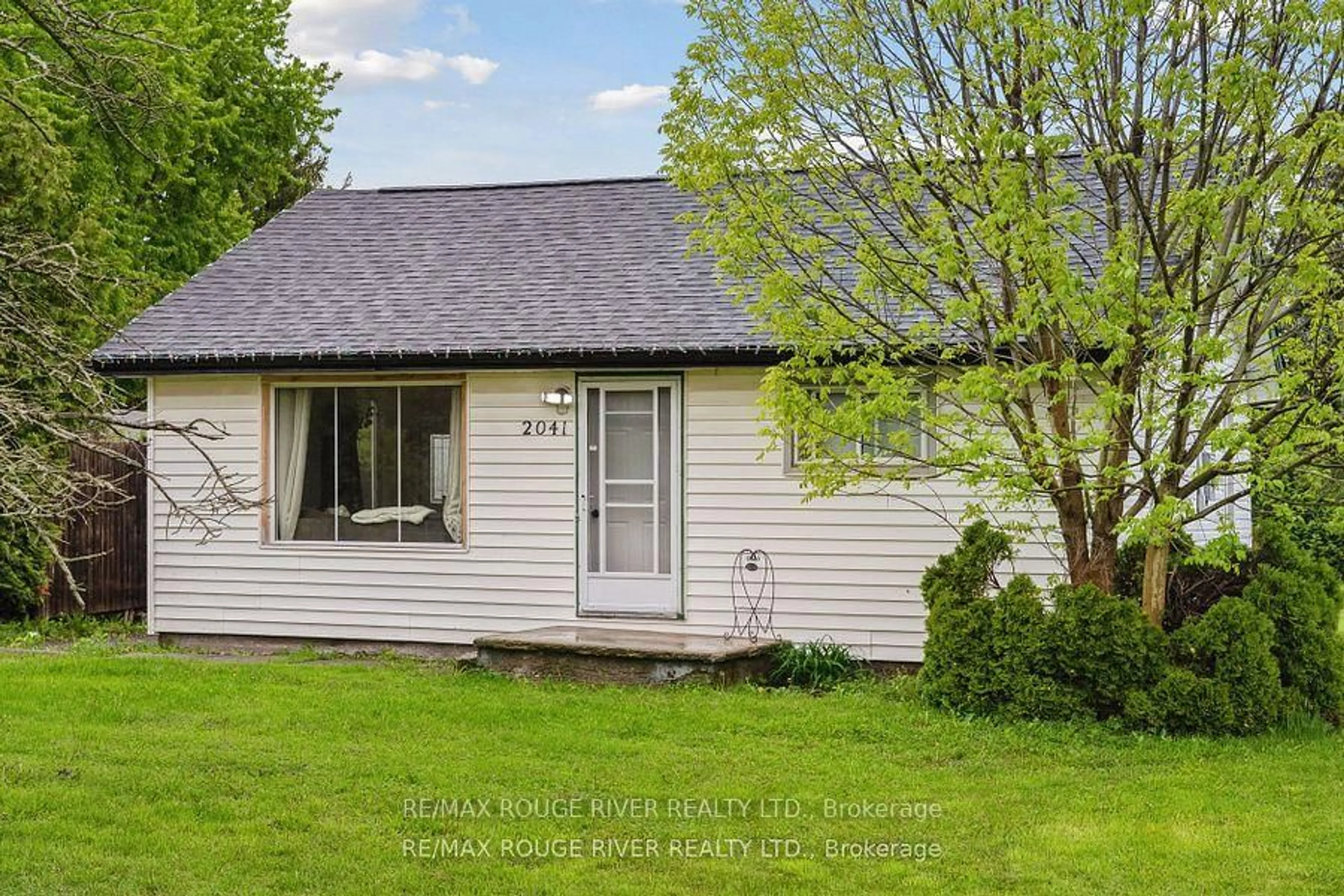 Home with vinyl exterior material, street for 2041 Nash Rd, Clarington Ontario L1C 3K4