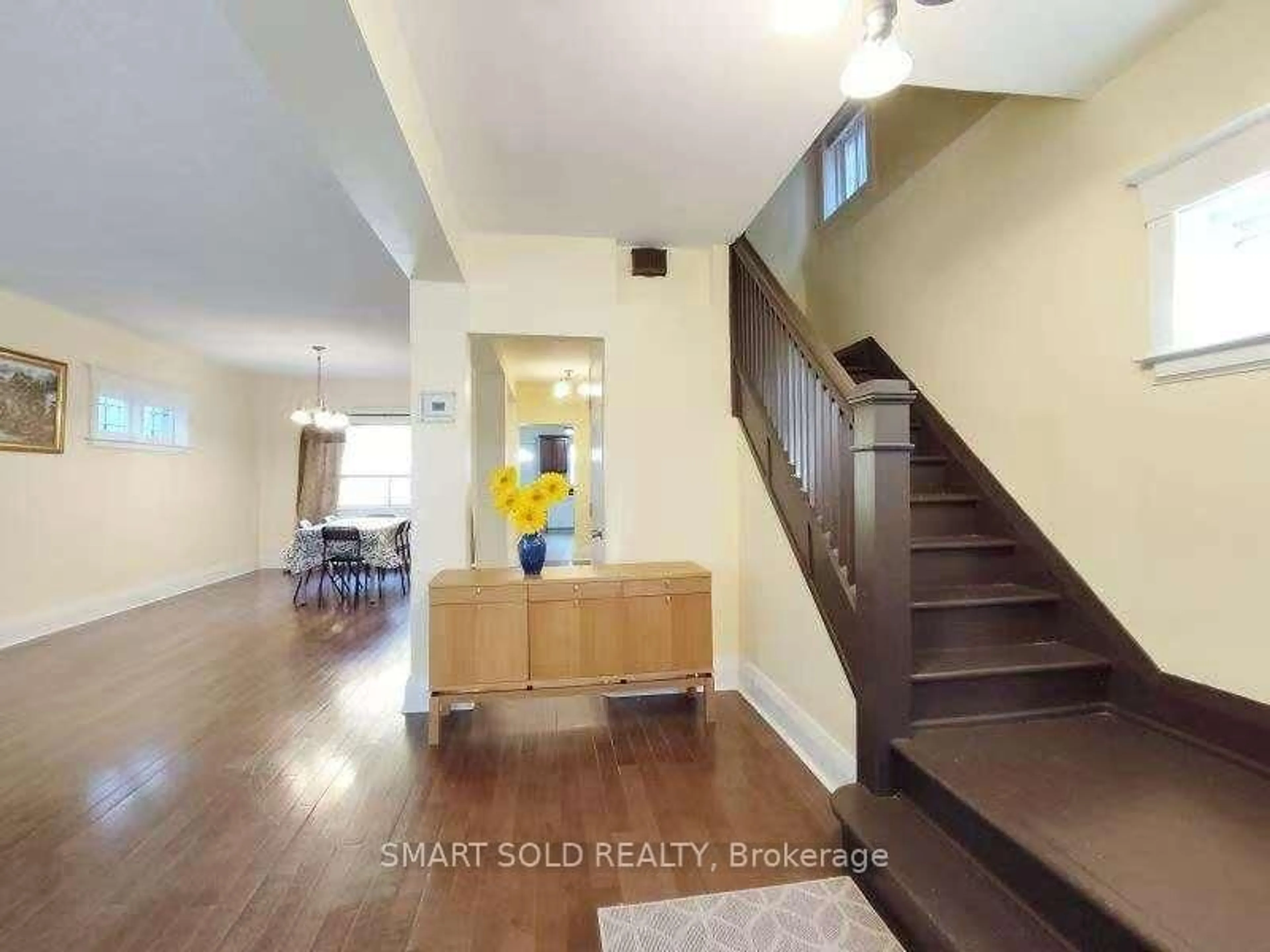 Indoor entryway for 79 Ferrier Ave, Toronto Ontario M4K 3H6