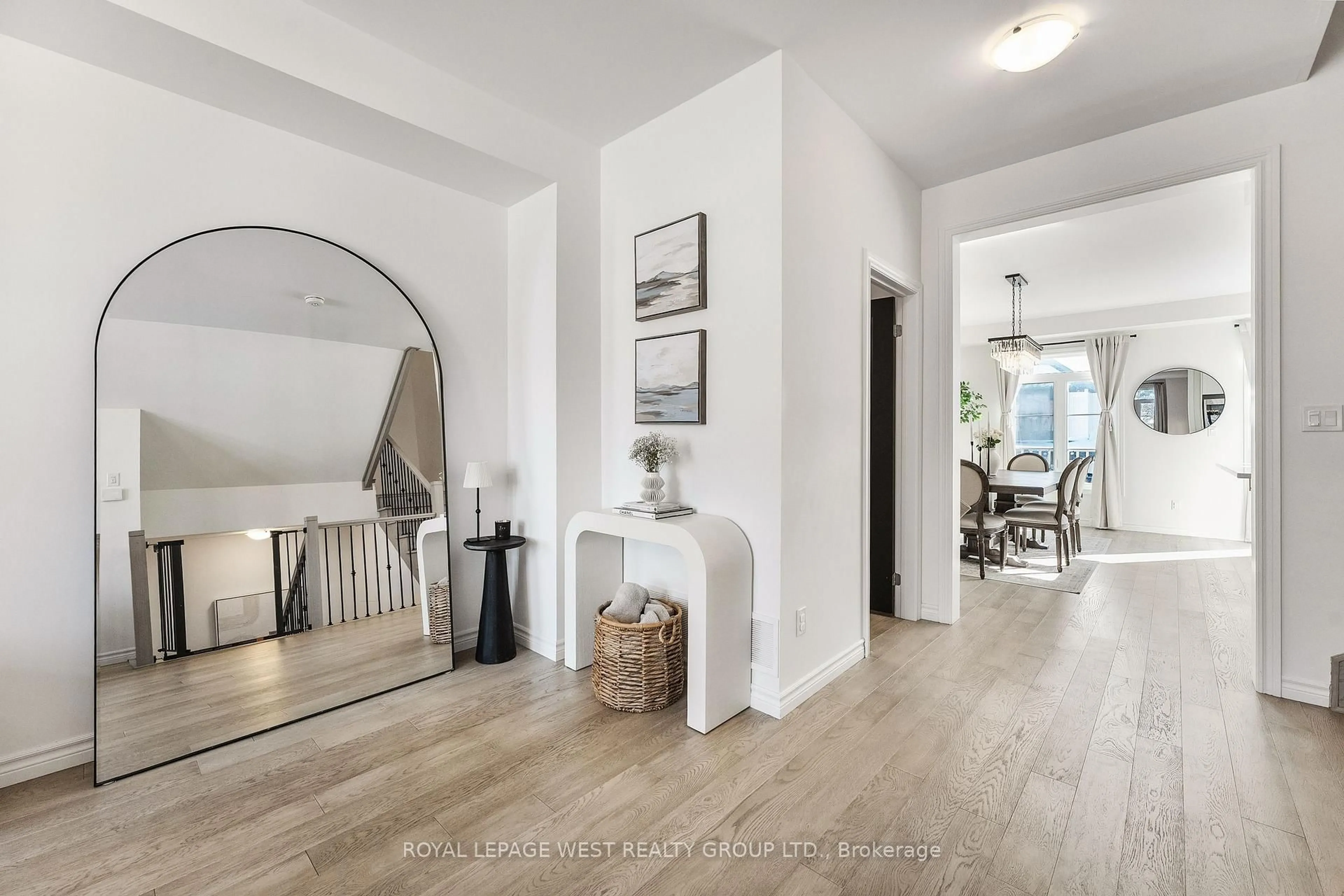 Indoor entryway for 15 Shand Lane, Scugog Ontario L9L 0C7