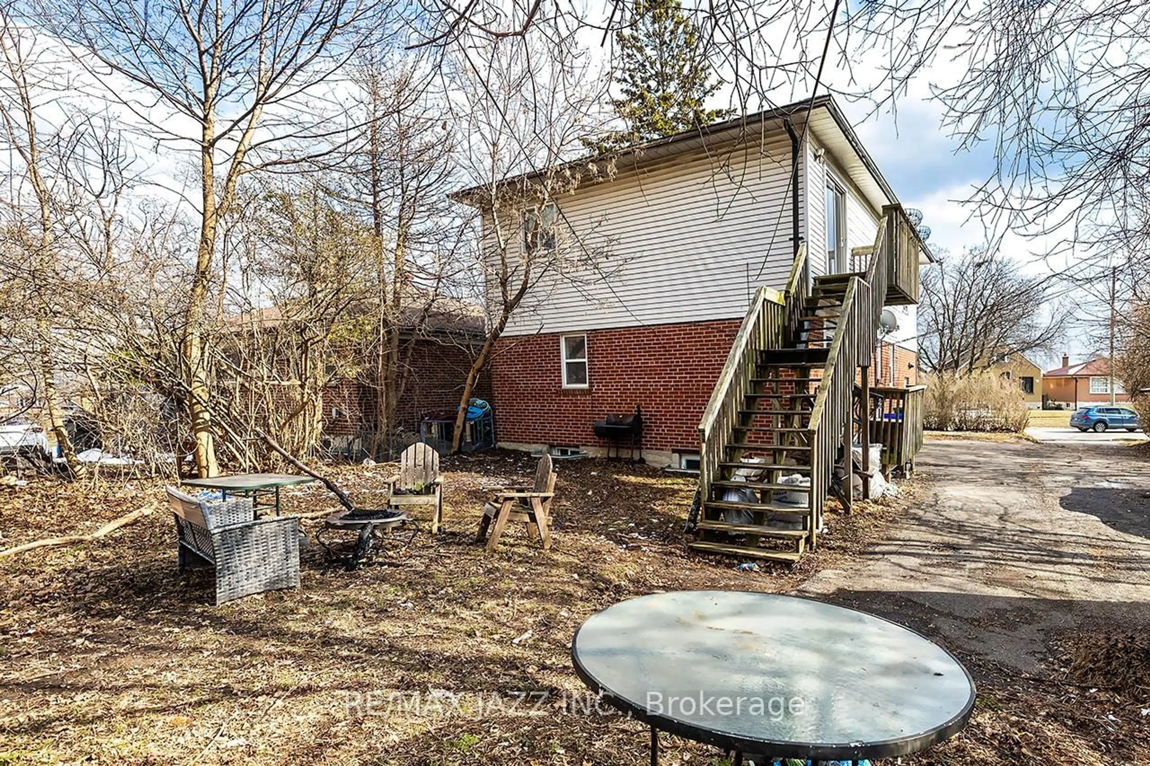 Unknown for 380 Phillip Murray Ave, Oshawa Ontario L1J 1H3