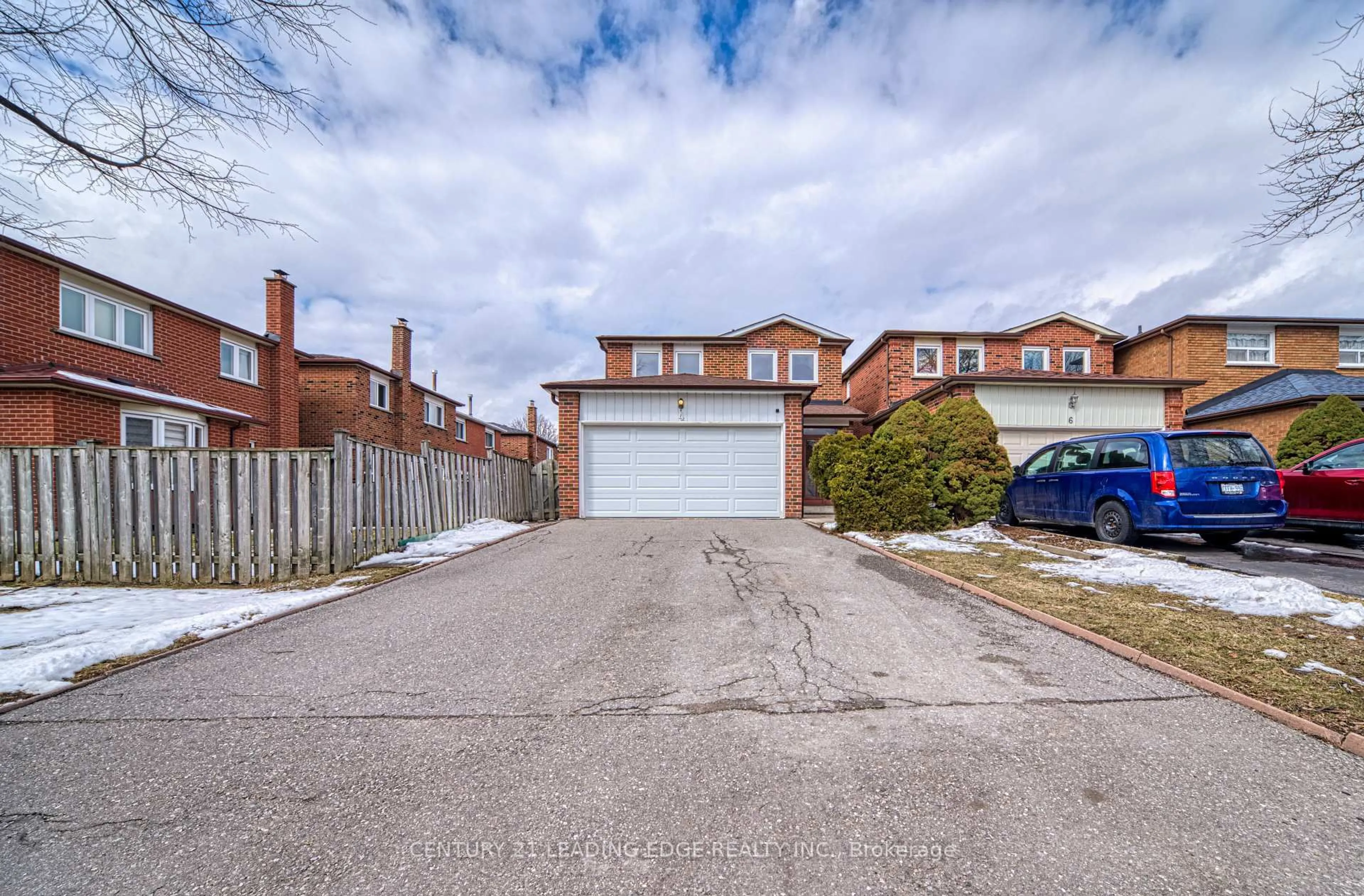 A pic from outside/outdoor area/front of a property/back of a property/a pic from drone, street for 4 Treerun Ave, Toronto Ontario M1V 3K6