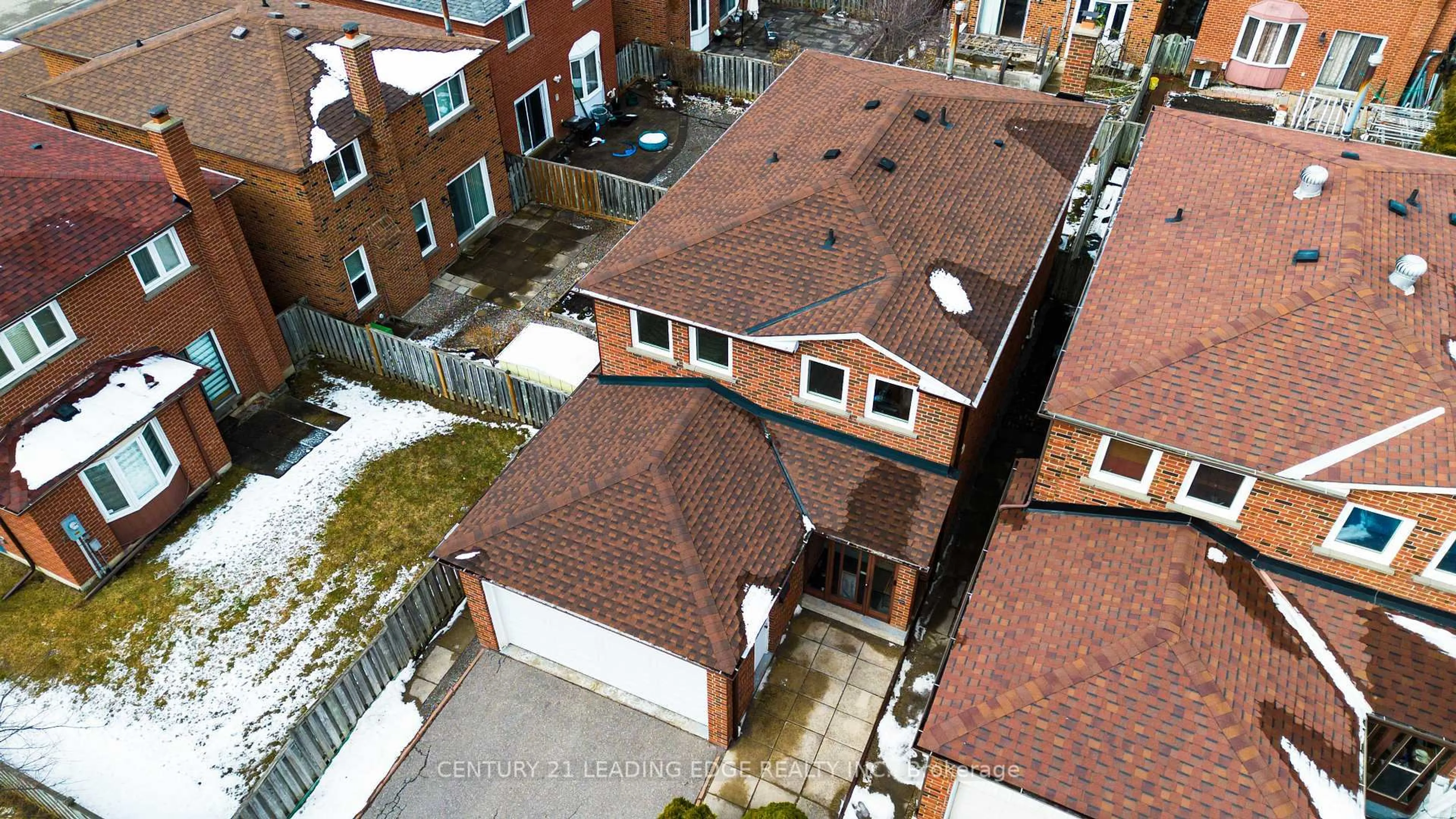 A pic from outside/outdoor area/front of a property/back of a property/a pic from drone, street for 4 Treerun Ave, Toronto Ontario M1V 3K6