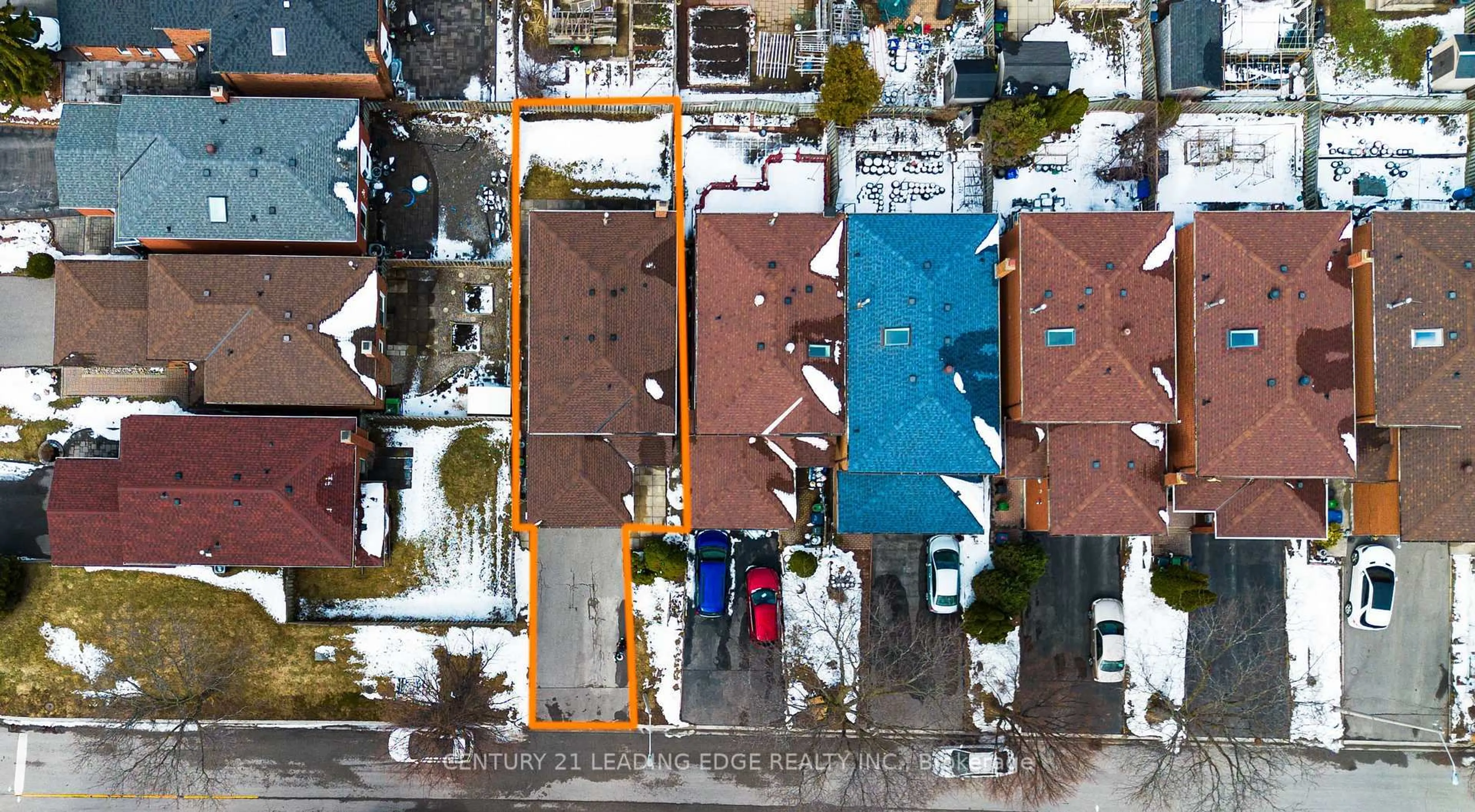 A pic from outside/outdoor area/front of a property/back of a property/a pic from drone, street for 4 Treerun Ave, Toronto Ontario M1V 3K6