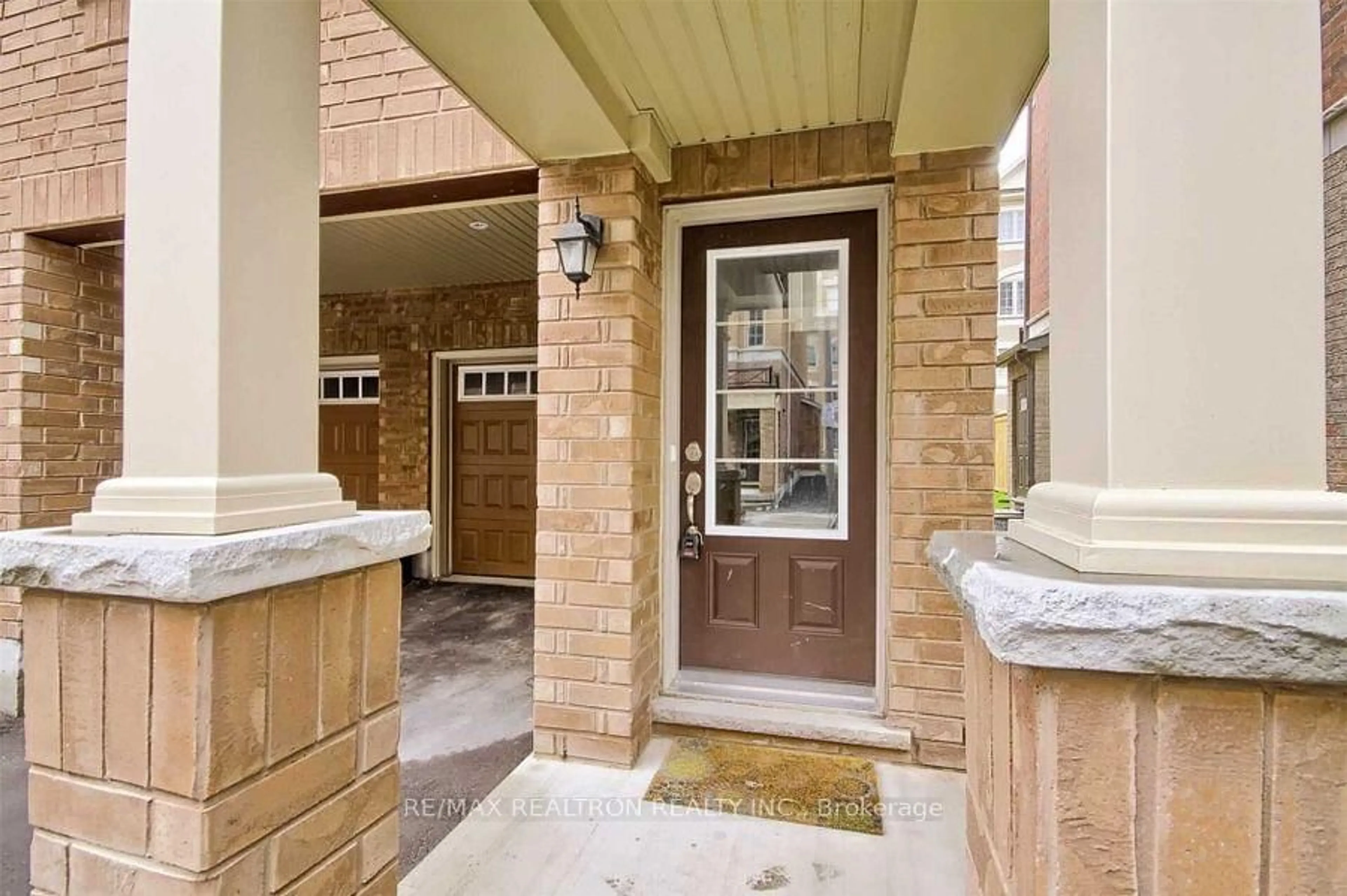 Indoor entryway for 37 Filly Path #457, Oshawa Ontario L1L 0K8