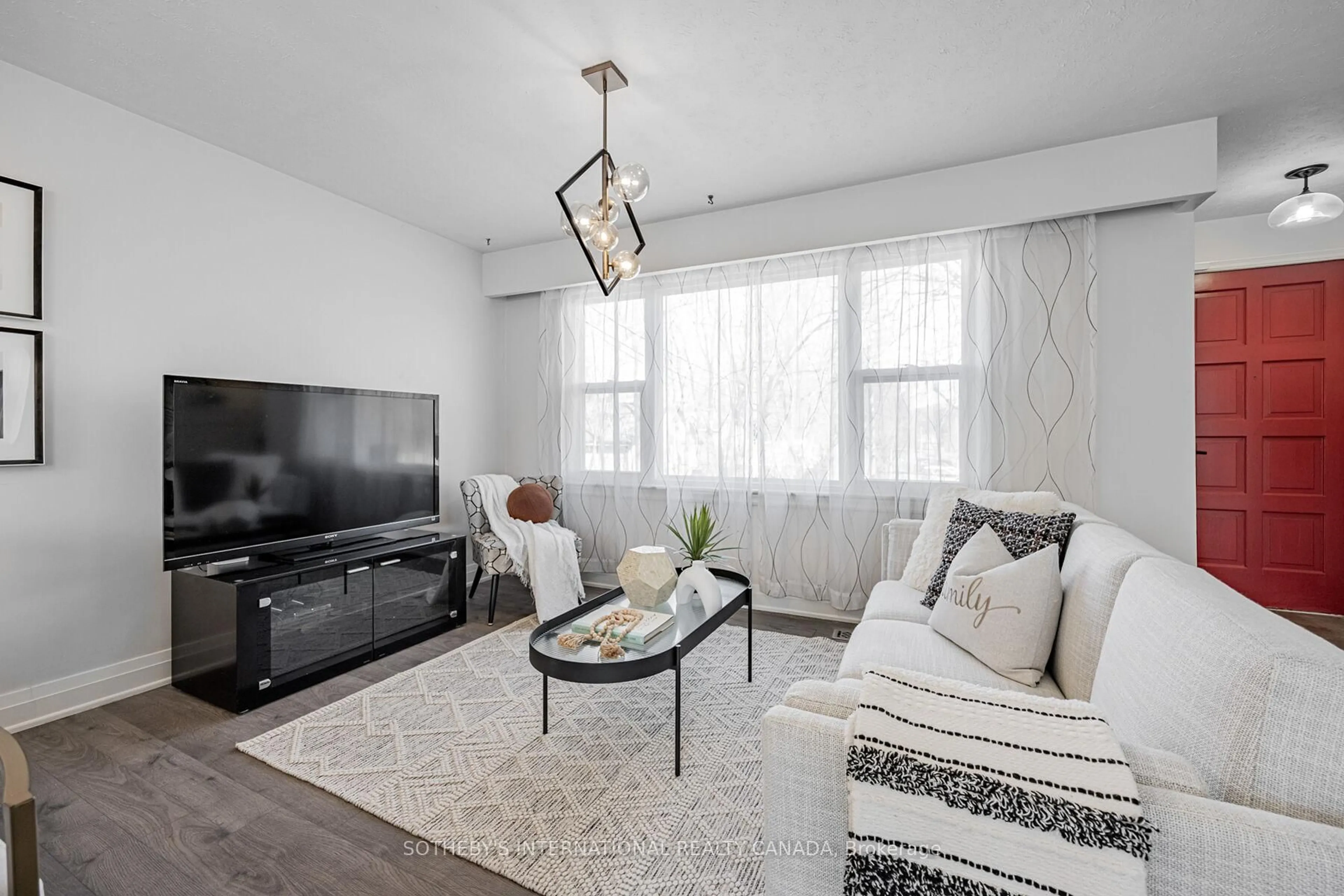 Living room with furniture, unknown for 4075A Lawrence Ave, Toronto Ontario M1E 2R6