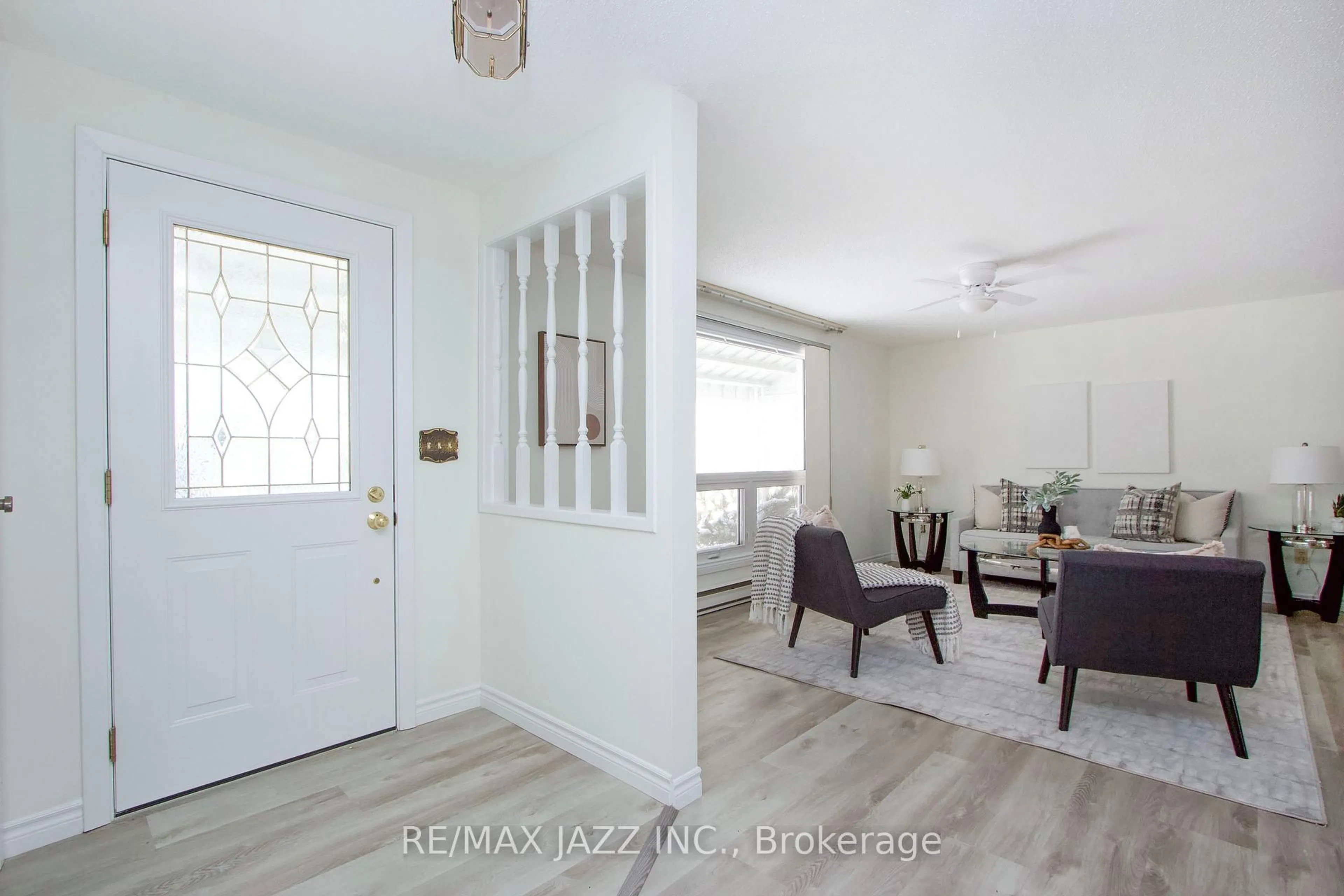 Indoor entryway for 13 Steelhead Lane, Clarington Ontario L1B 1B4