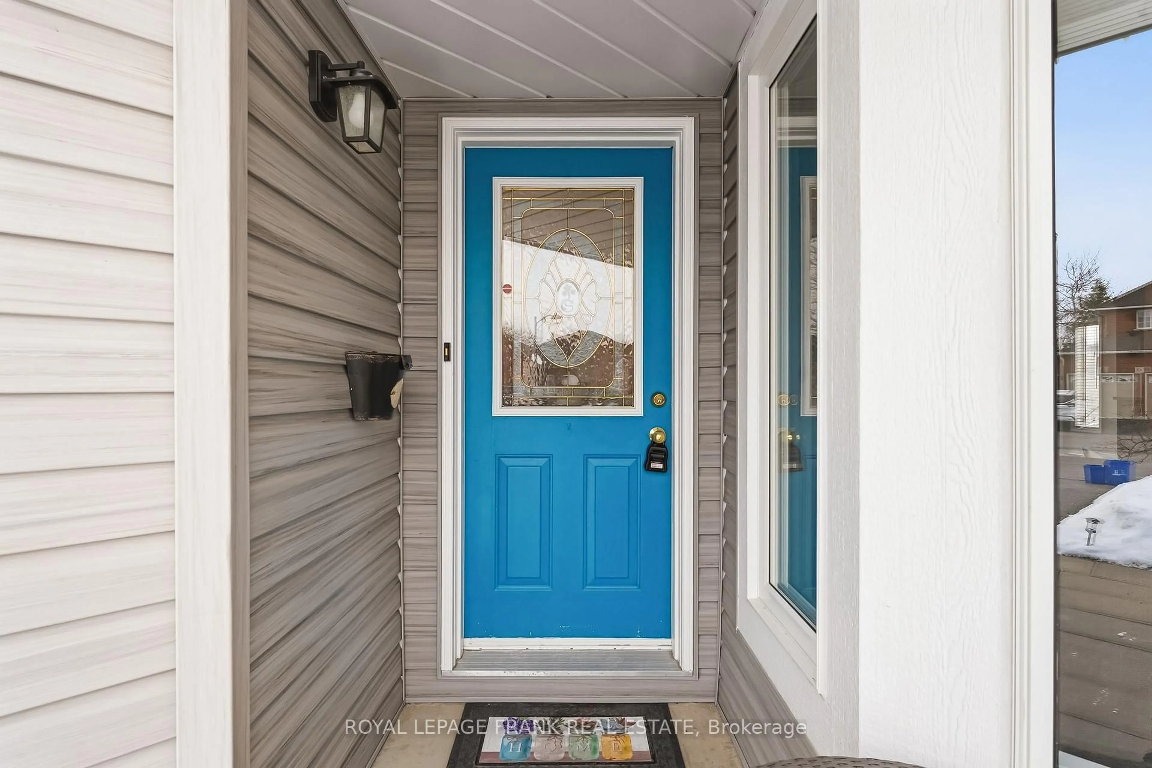 Indoor entryway for 70 Weldrick Cres, Clarington Ontario L1C 5E7