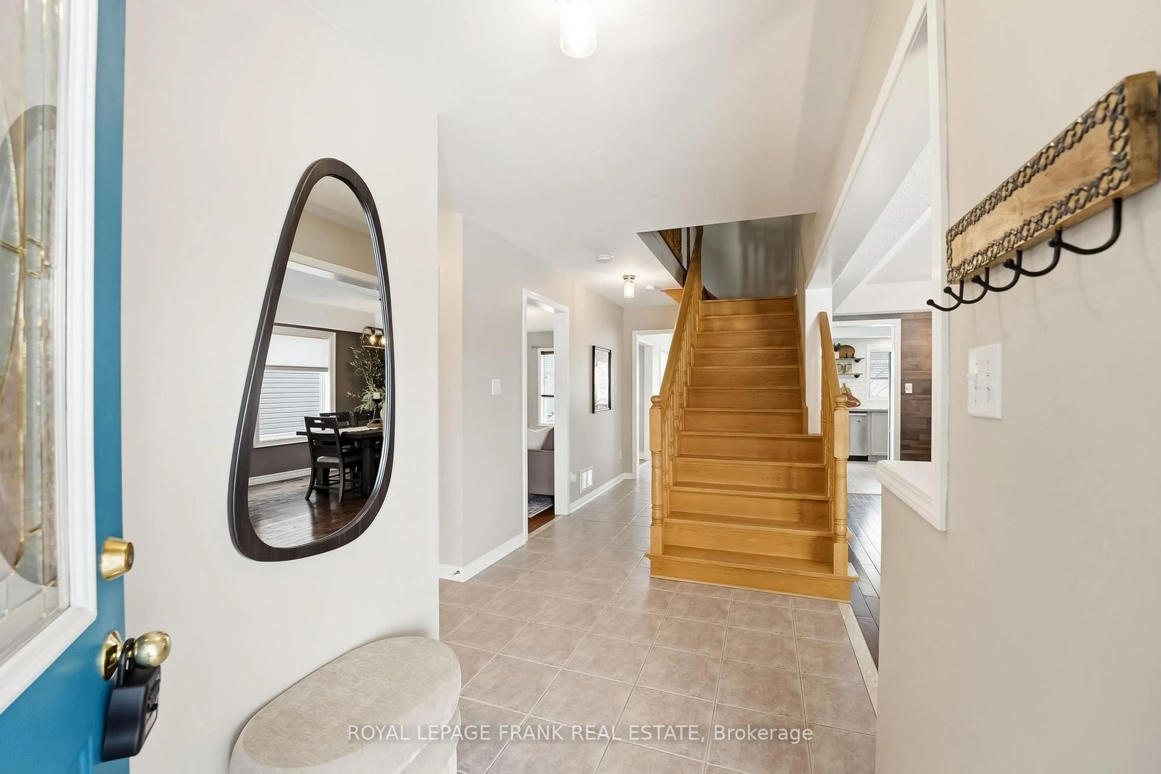 Indoor entryway for 70 Weldrick Cres, Clarington Ontario L1C 5E7
